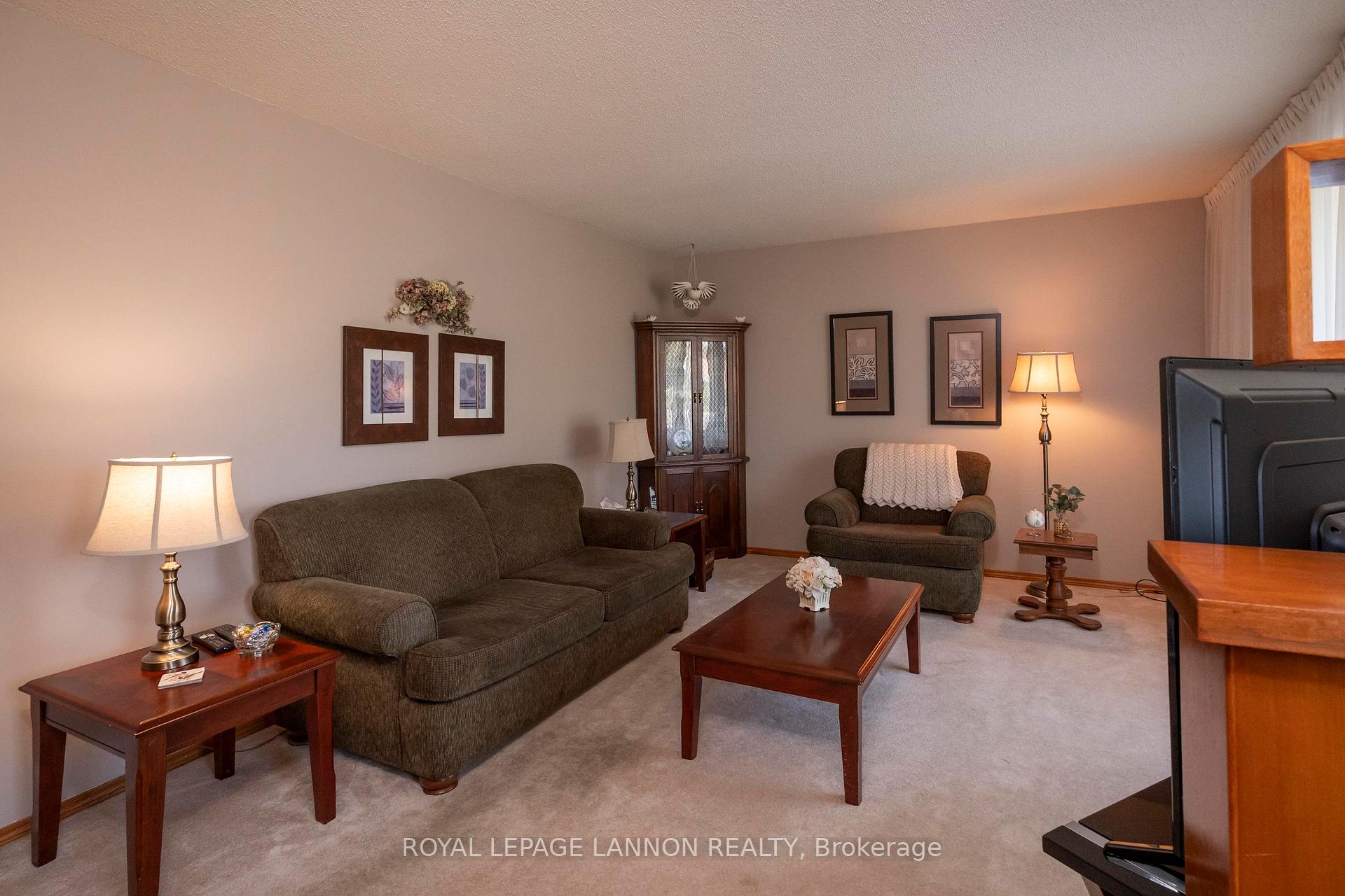 Photo 14 of 139 Clarkson Street S, Thunder Bay, Forest Park — HOMEH