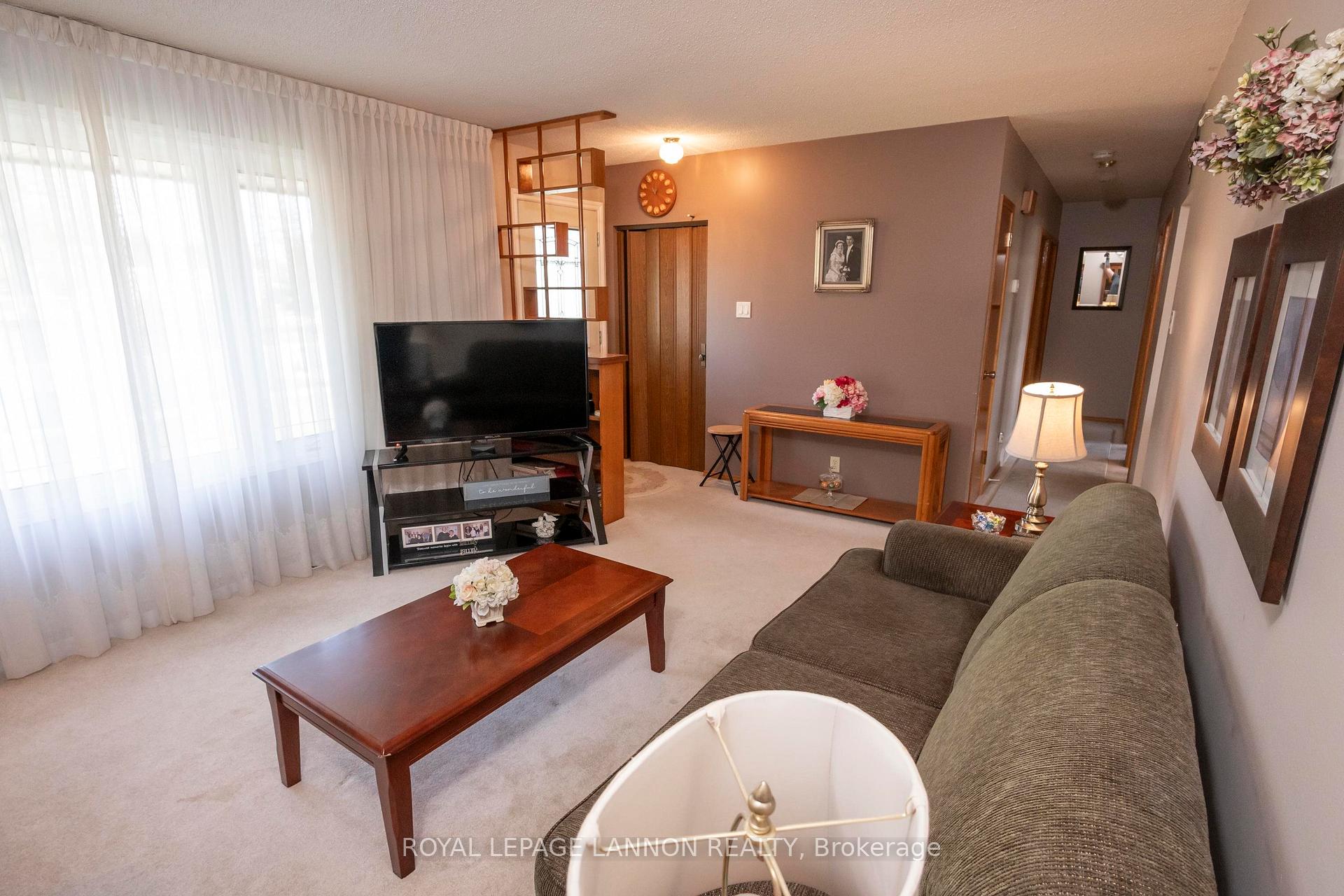 Photo 15 of 139 Clarkson Street S, Thunder Bay, Forest Park — HOMEH