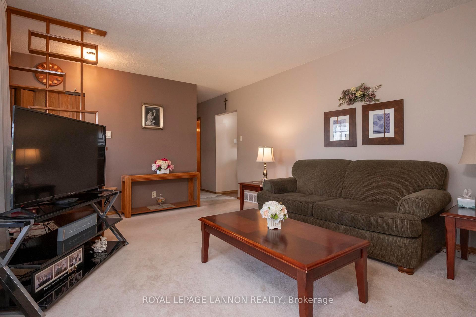 Photo 16 of 139 Clarkson Street S, Thunder Bay, Forest Park — HOMEH
