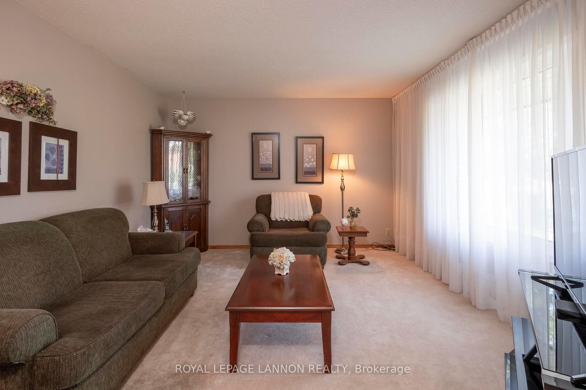 Photo 17 of 139 Clarkson Street S, Thunder Bay, Forest Park — HOMEH