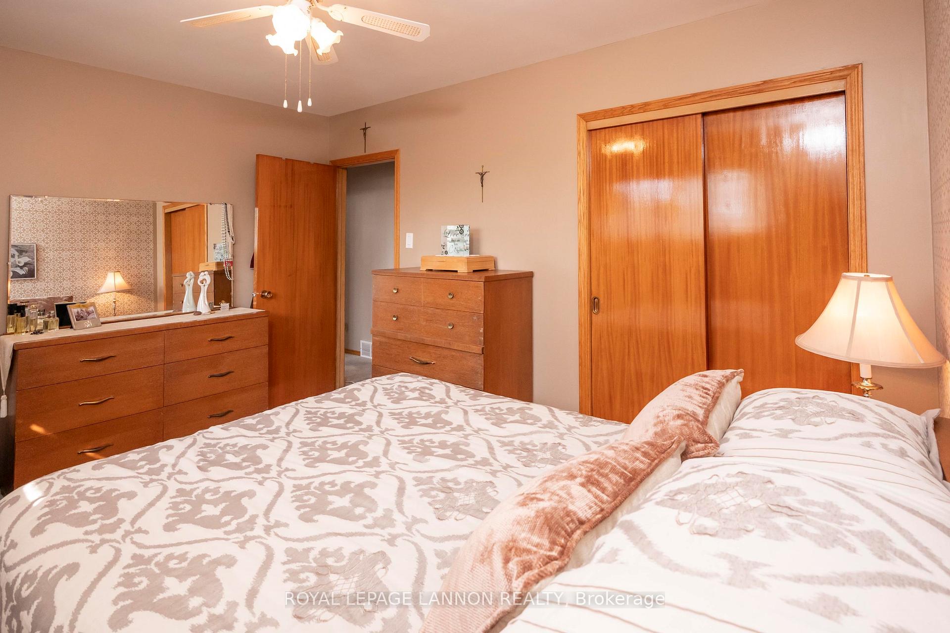 Photo 18 of 139 Clarkson Street S, Thunder Bay, Forest Park — HOMEH