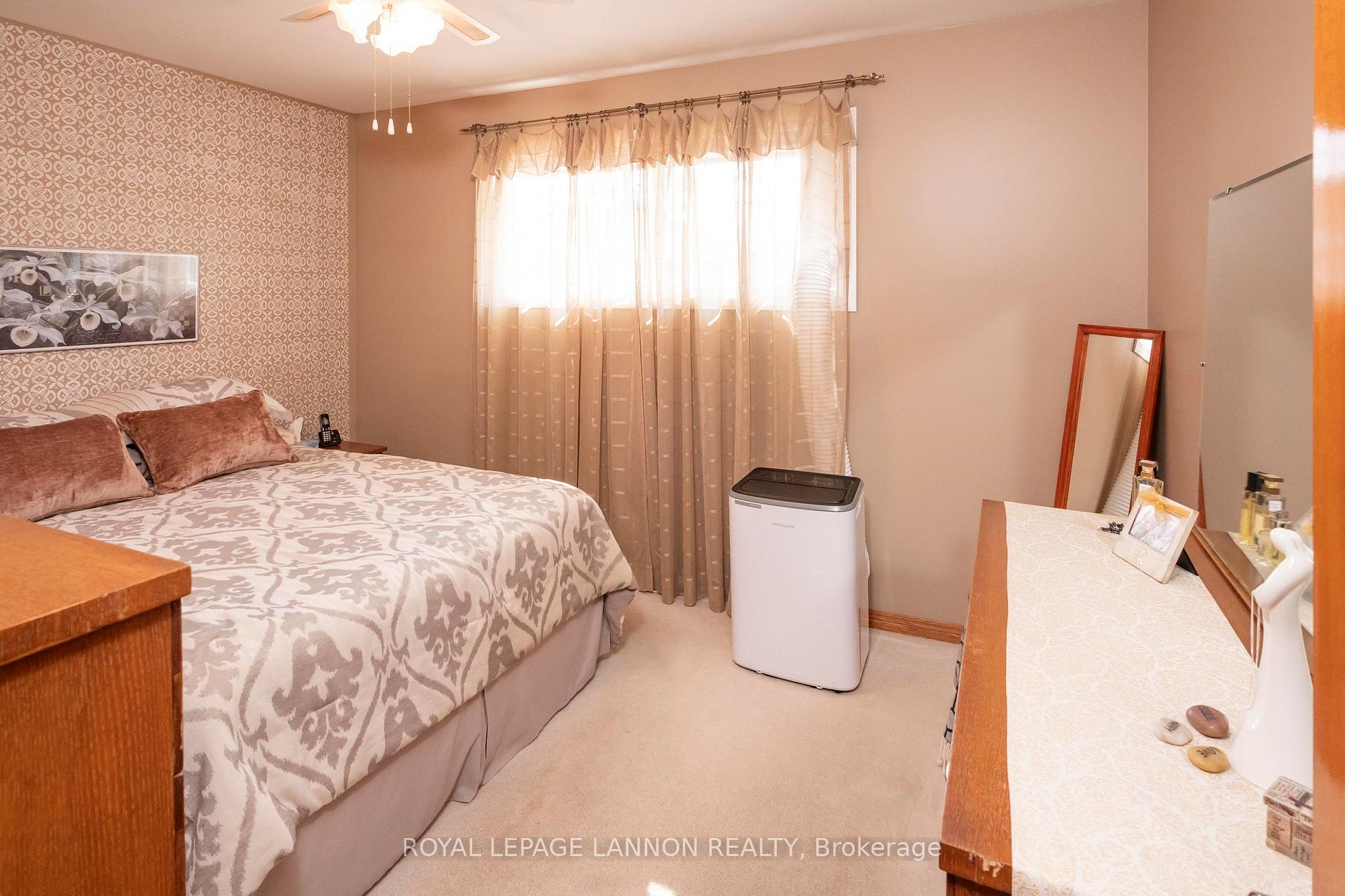 Photo 20 of 139 Clarkson Street S, Thunder Bay, Forest Park — HOMEH
