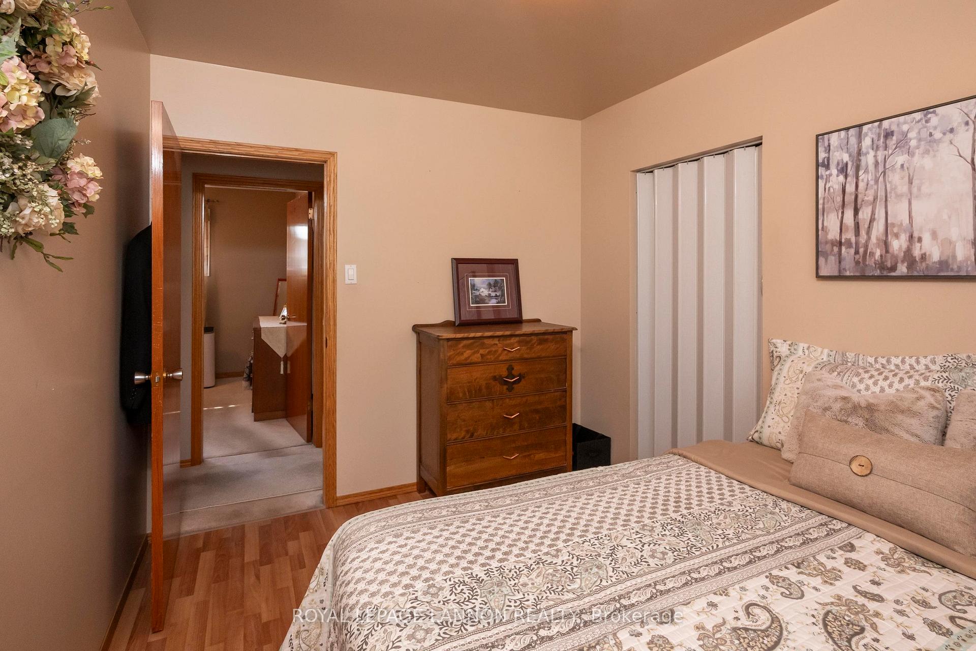 Photo 22 of 139 Clarkson Street S, Thunder Bay, Forest Park — HOMEH