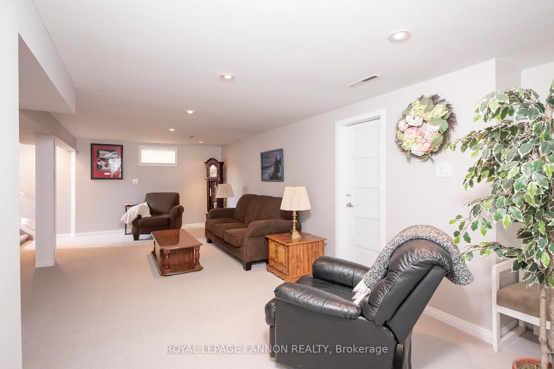 Photo 29 of 139 Clarkson Street S, Thunder Bay, Forest Park — HOMEH