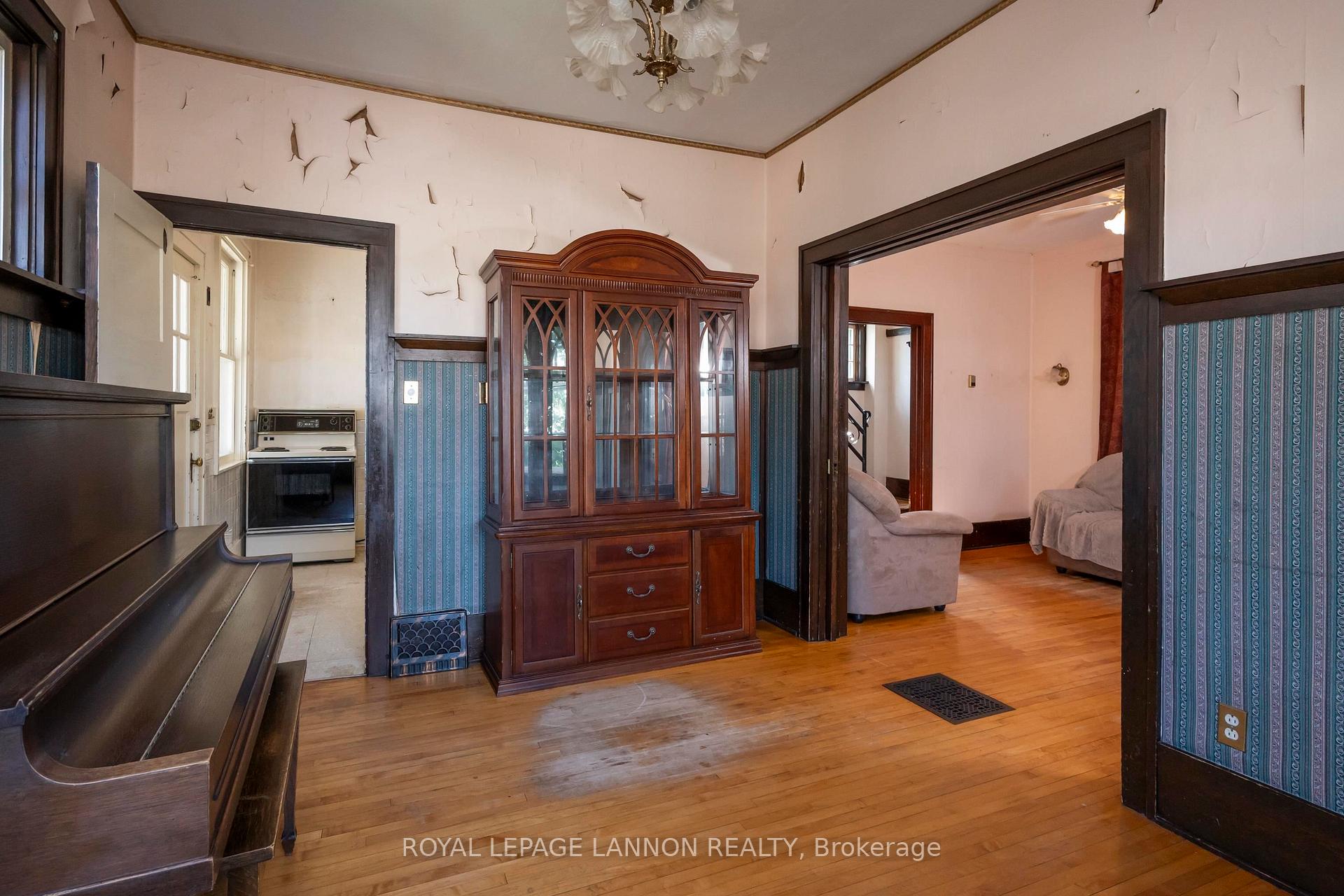 Photo 8 of 42 Gordon Avenue, Thunder Bay, Green Acres — HOMEH