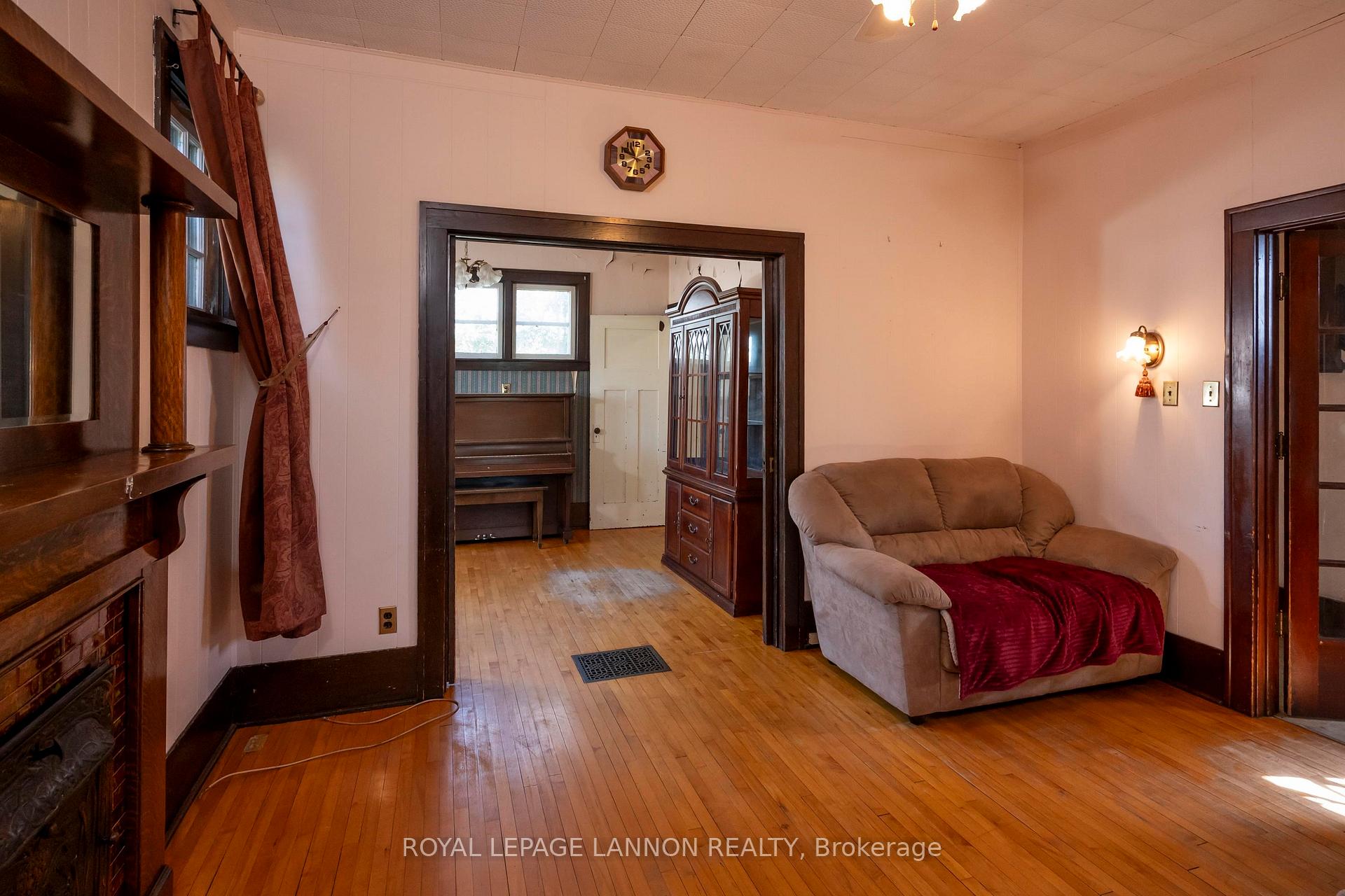 Photo 10 of 42 Gordon Avenue, Thunder Bay, Green Acres — HOMEH