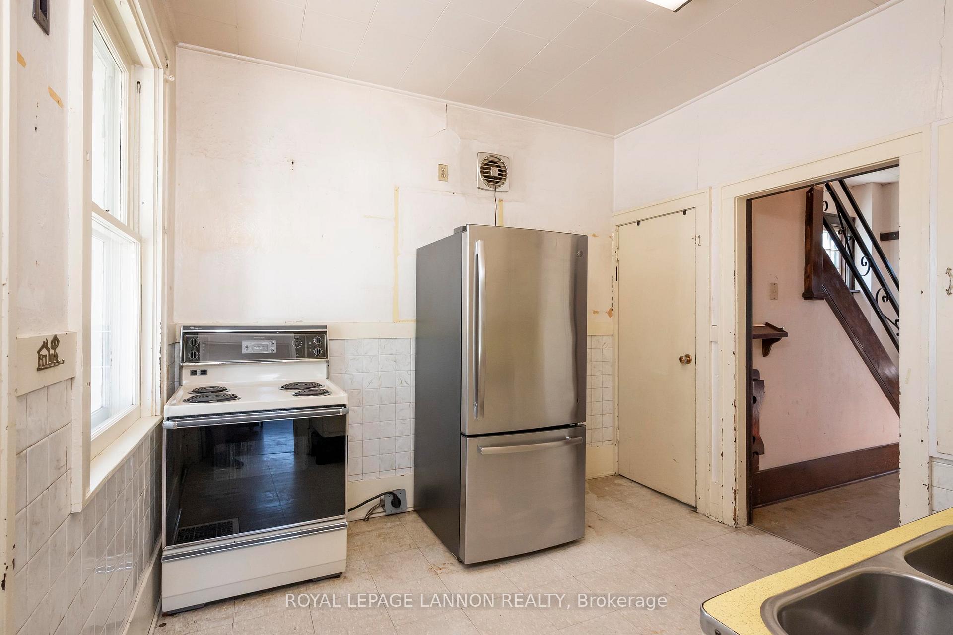 Photo 13 of 42 Gordon Avenue, Thunder Bay, Green Acres — HOMEH
