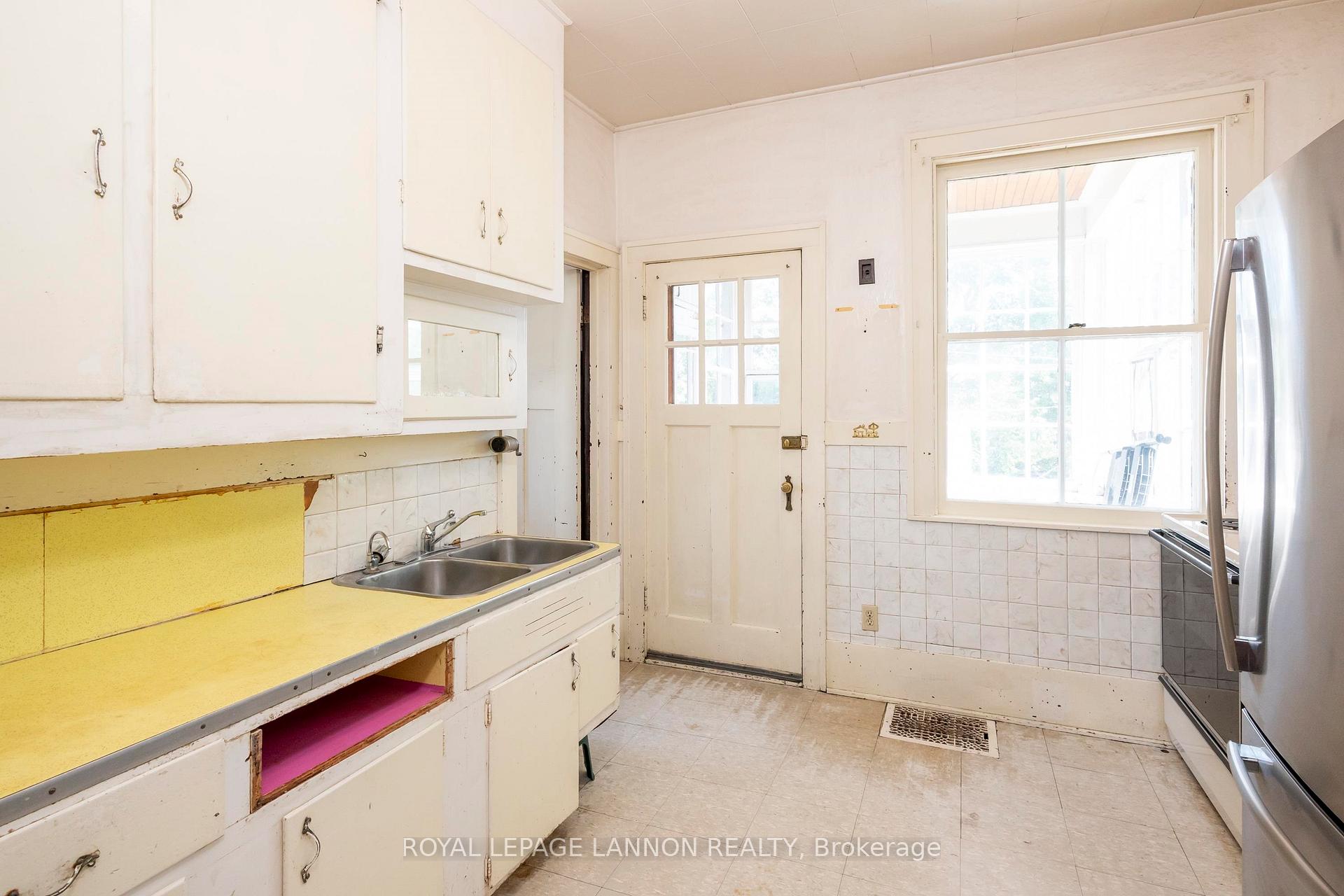 Photo 14 of 42 Gordon Avenue, Thunder Bay, Green Acres — HOMEH