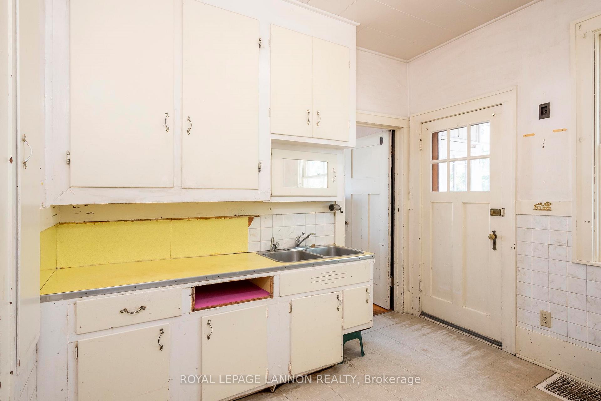 Photo 16 of 42 Gordon Avenue, Thunder Bay, Green Acres — HOMEH
