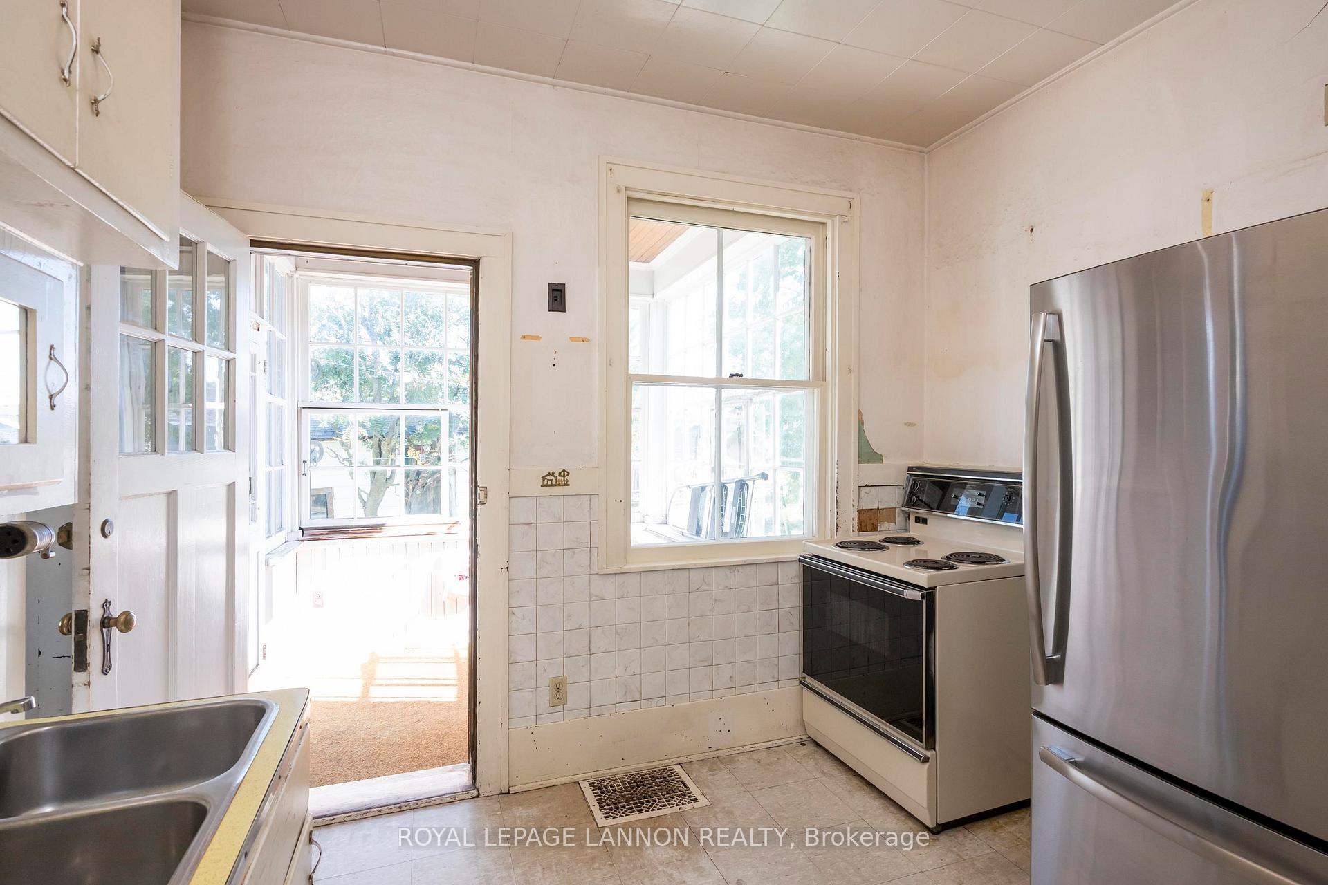 Photo 17 of 42 Gordon Avenue, Thunder Bay, Green Acres — HOMEH
