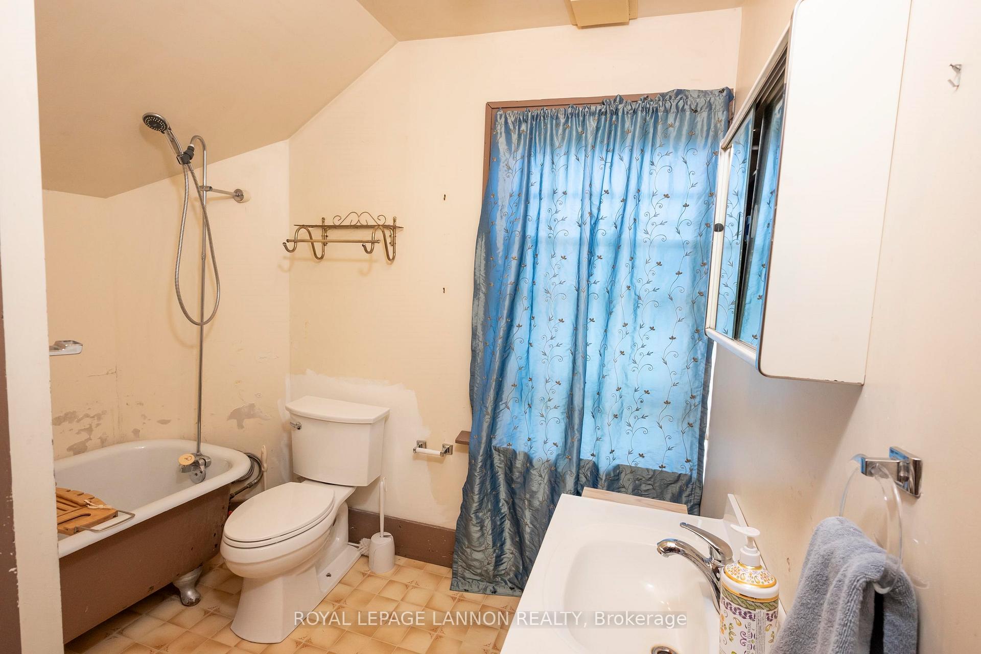 Photo 27 of 42 Gordon Avenue, Thunder Bay, Green Acres — HOMEH