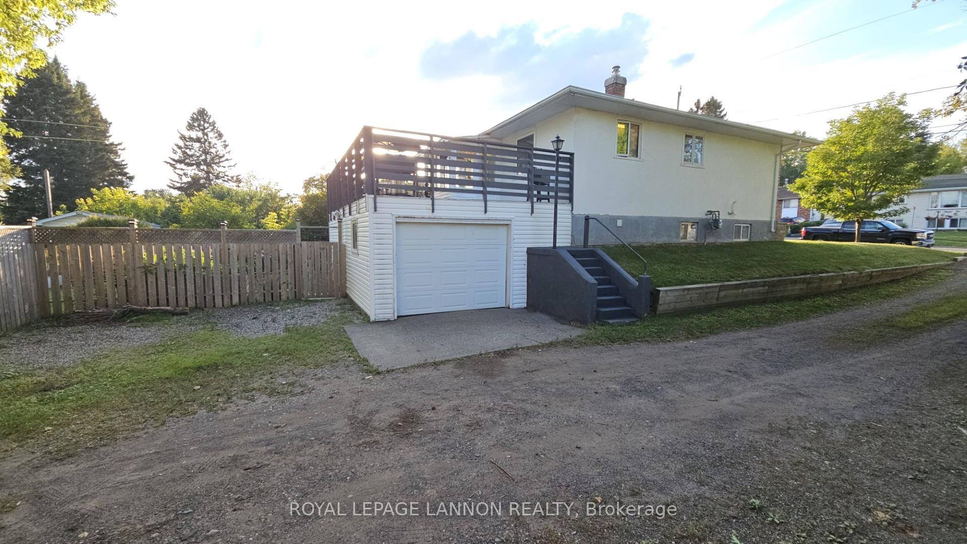 Photo 4 of 403 Arundel Street, Thunder Bay, Current River — HOMEH