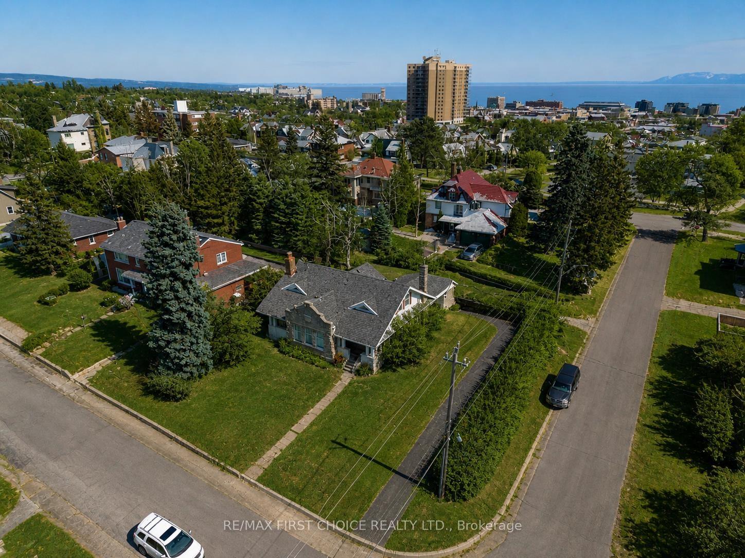 Photo 3 of 43 Summit Avenue, Thunder Bay, Mariday Heights — HOMEH