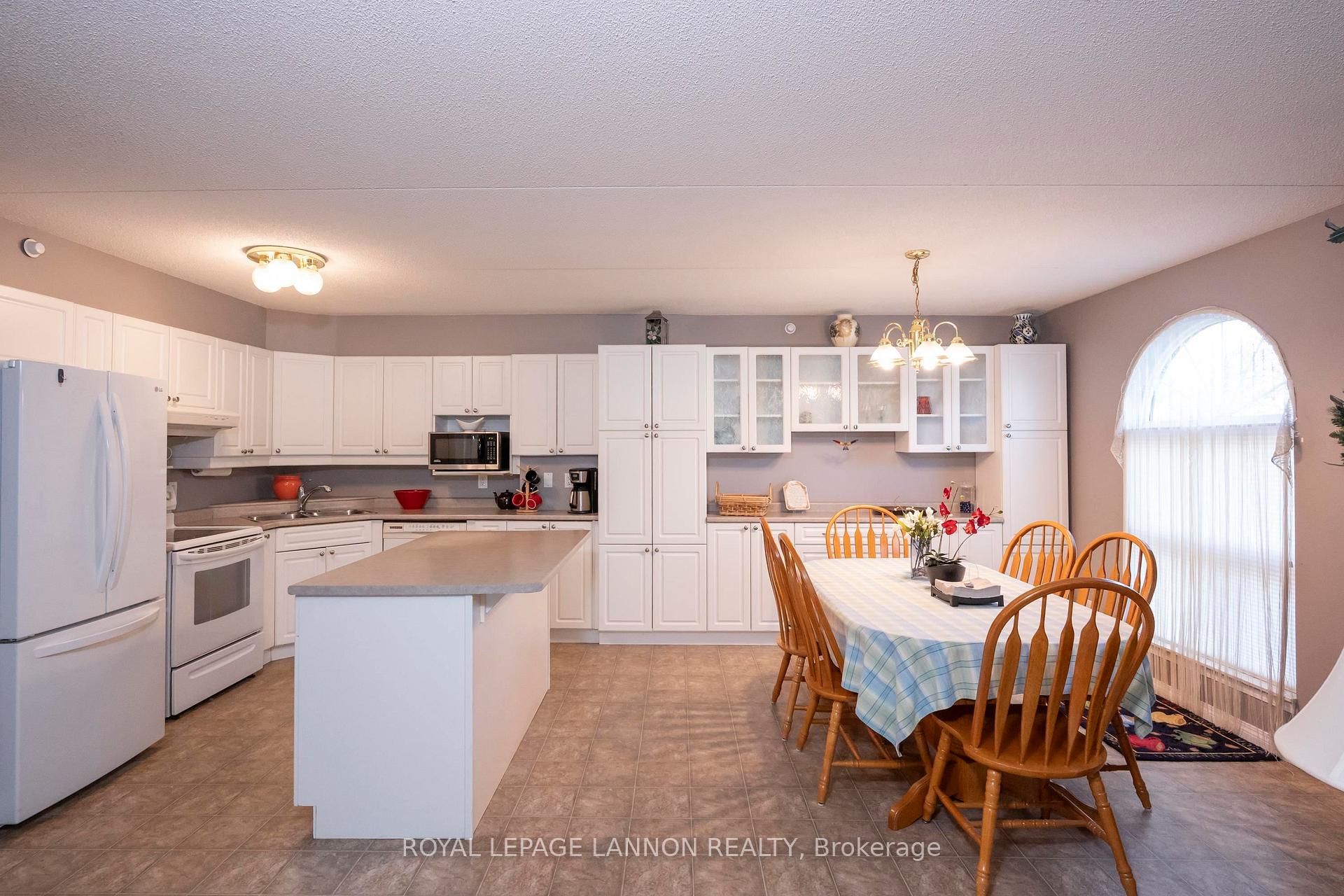Photo 10 of 101 - 620 Red River Road, Thunder Bay, College Heights — HOMEH