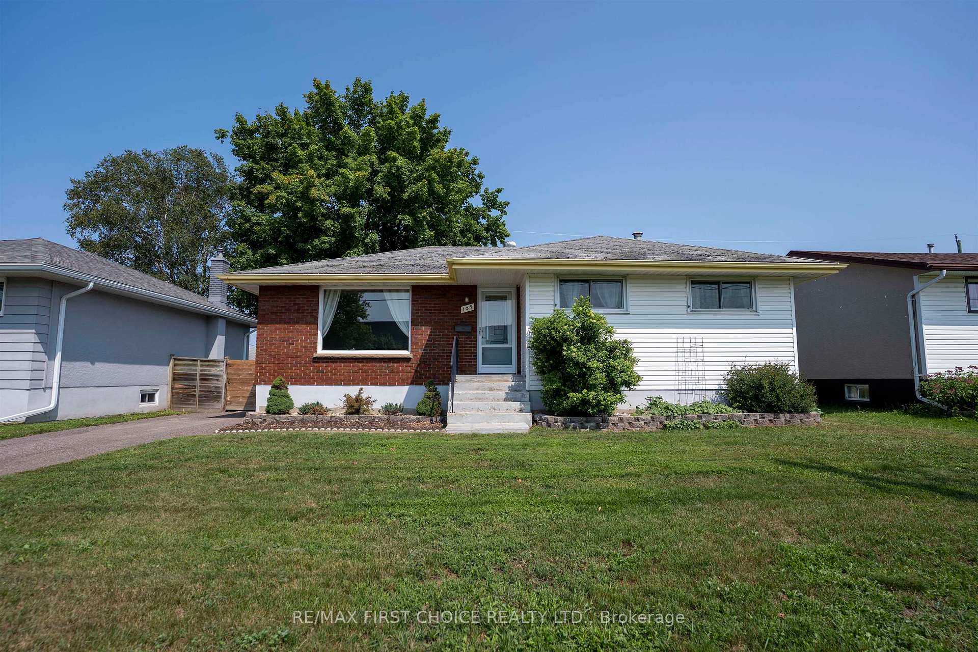 Front of 139 Churchill Drive W