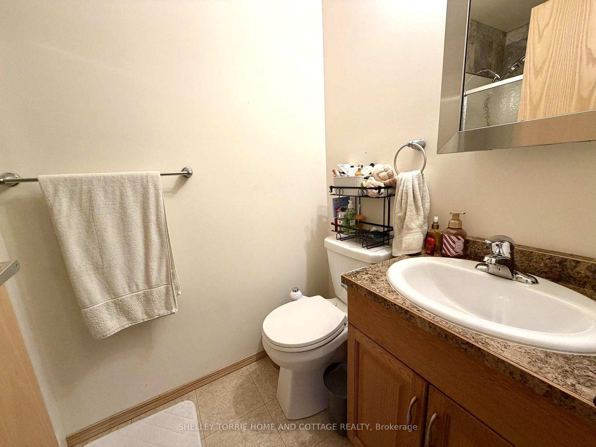 Photo 8 of Unit 401, 5 Bay Road, Kenora, Norman — HOMEH