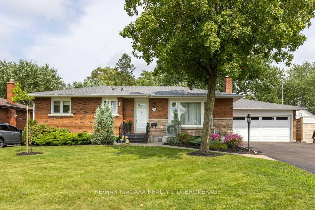 Photo 2 of 8624 Champlain Drive, Niagara Falls, Chippawa — HOMEH