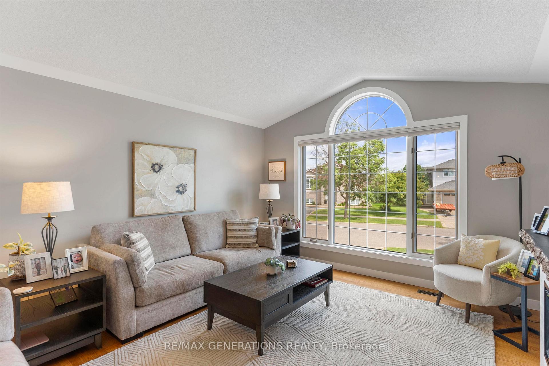 Photo 5 of 239 Caribou Crescent, Thunder Bay, Parkdale — HOMEH