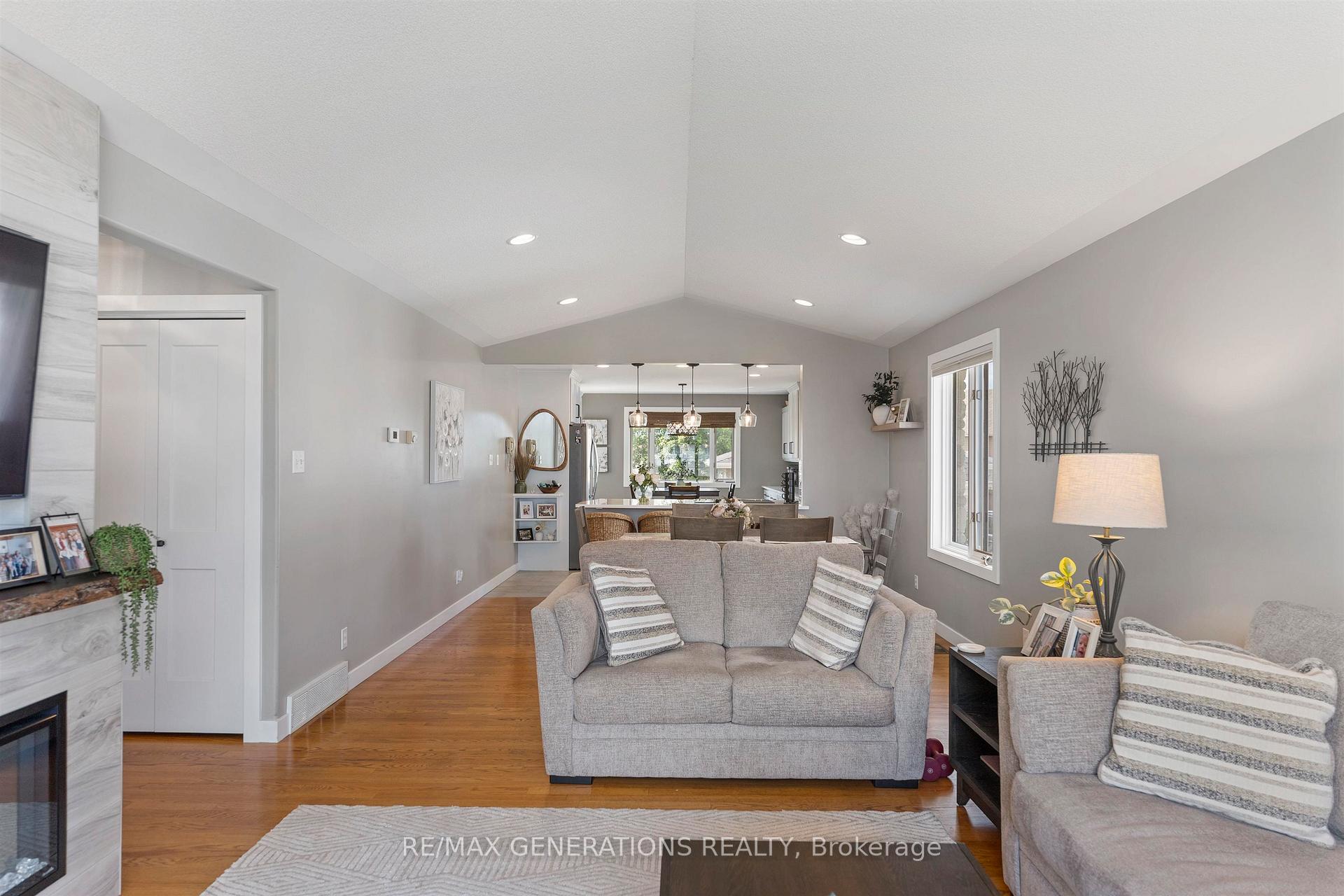 Photo 6 of 239 Caribou Crescent, Thunder Bay, Parkdale — HOMEH