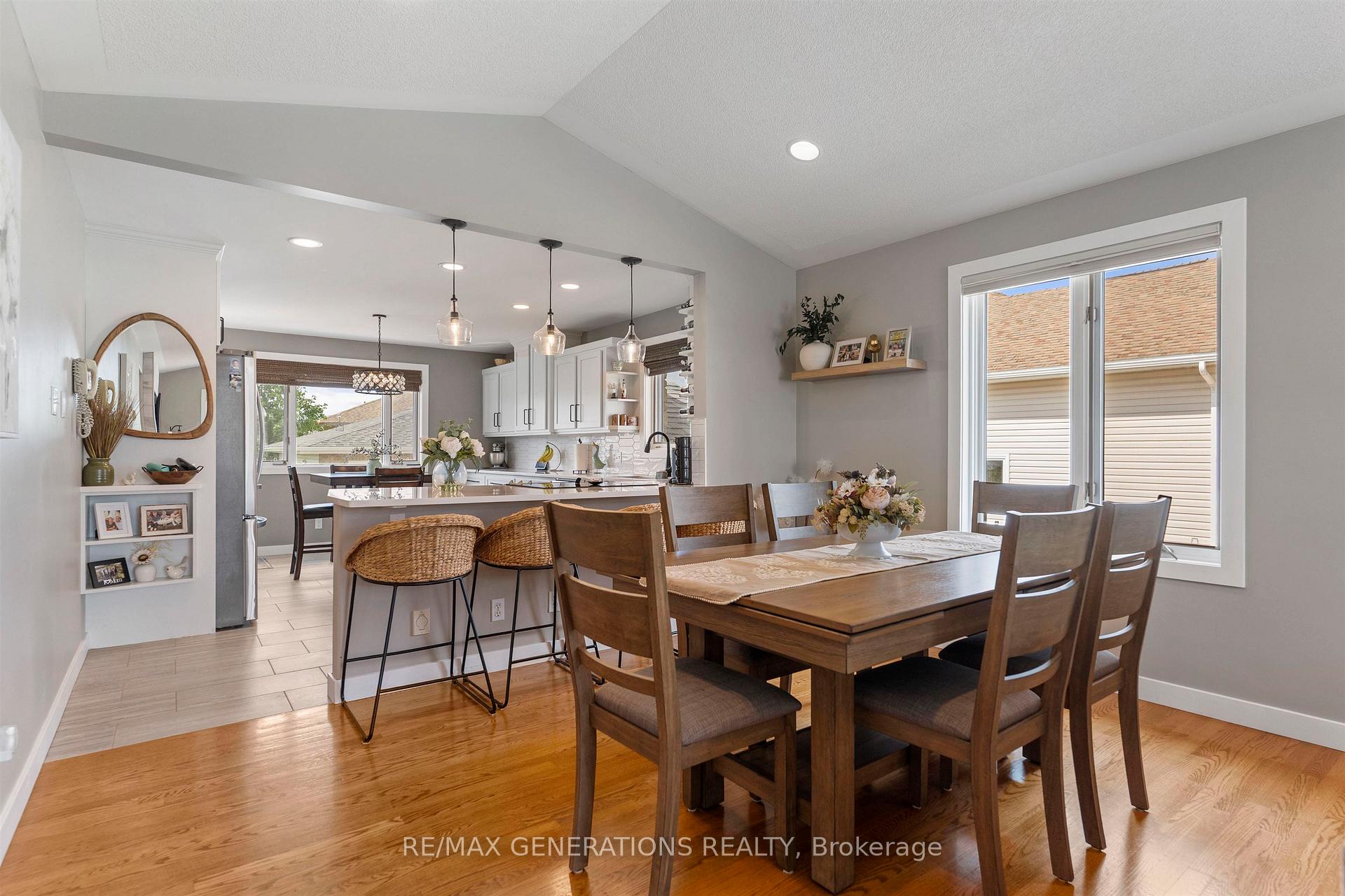 Photo 8 of 239 Caribou Crescent, Thunder Bay, Parkdale — HOMEH
