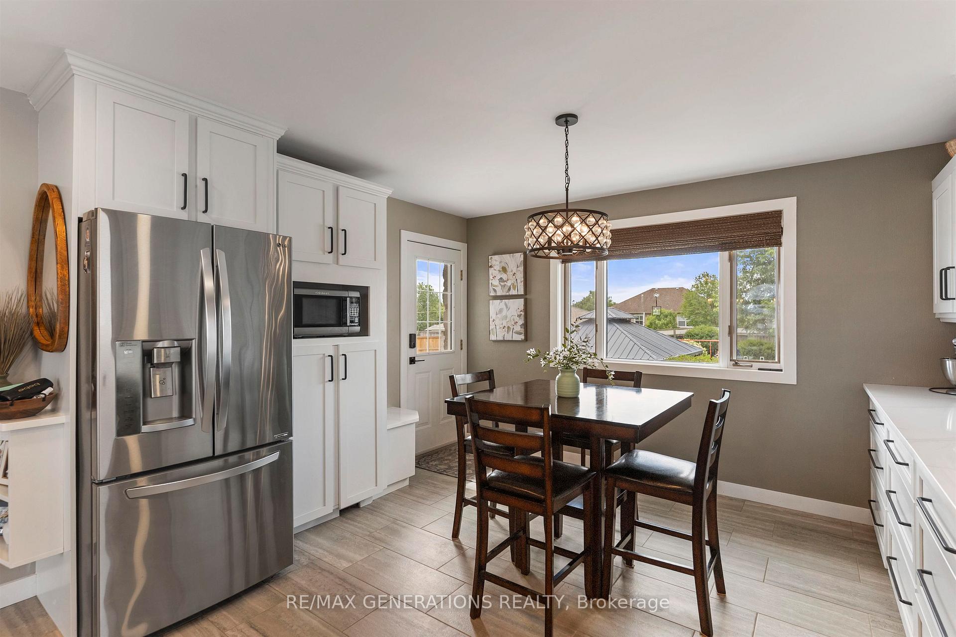 Photo 13 of 239 Caribou Crescent, Thunder Bay, Parkdale — HOMEH