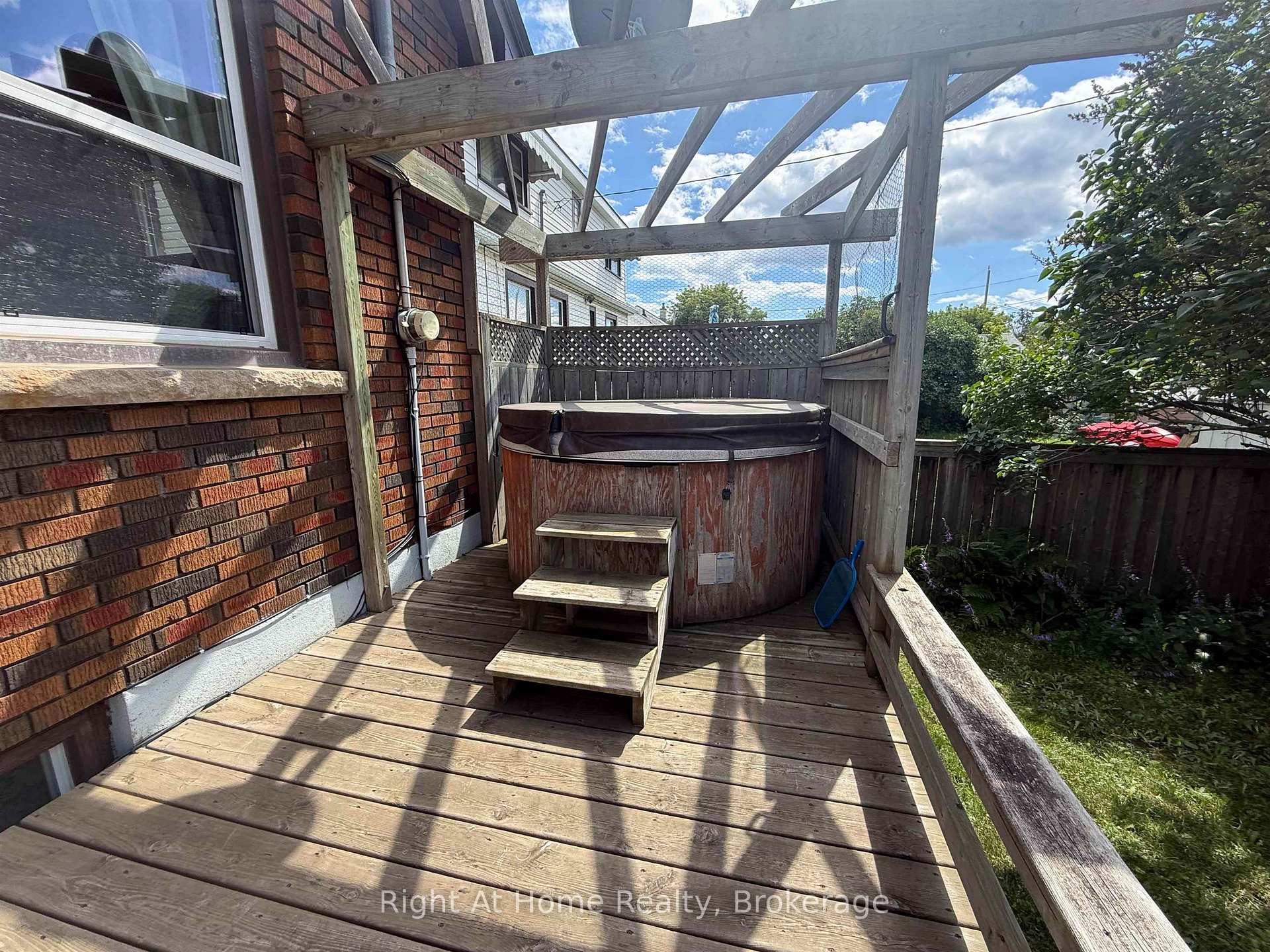 Photo 4 of 701 Sprague Street, Thunder Bay, Westfort — HOMEH