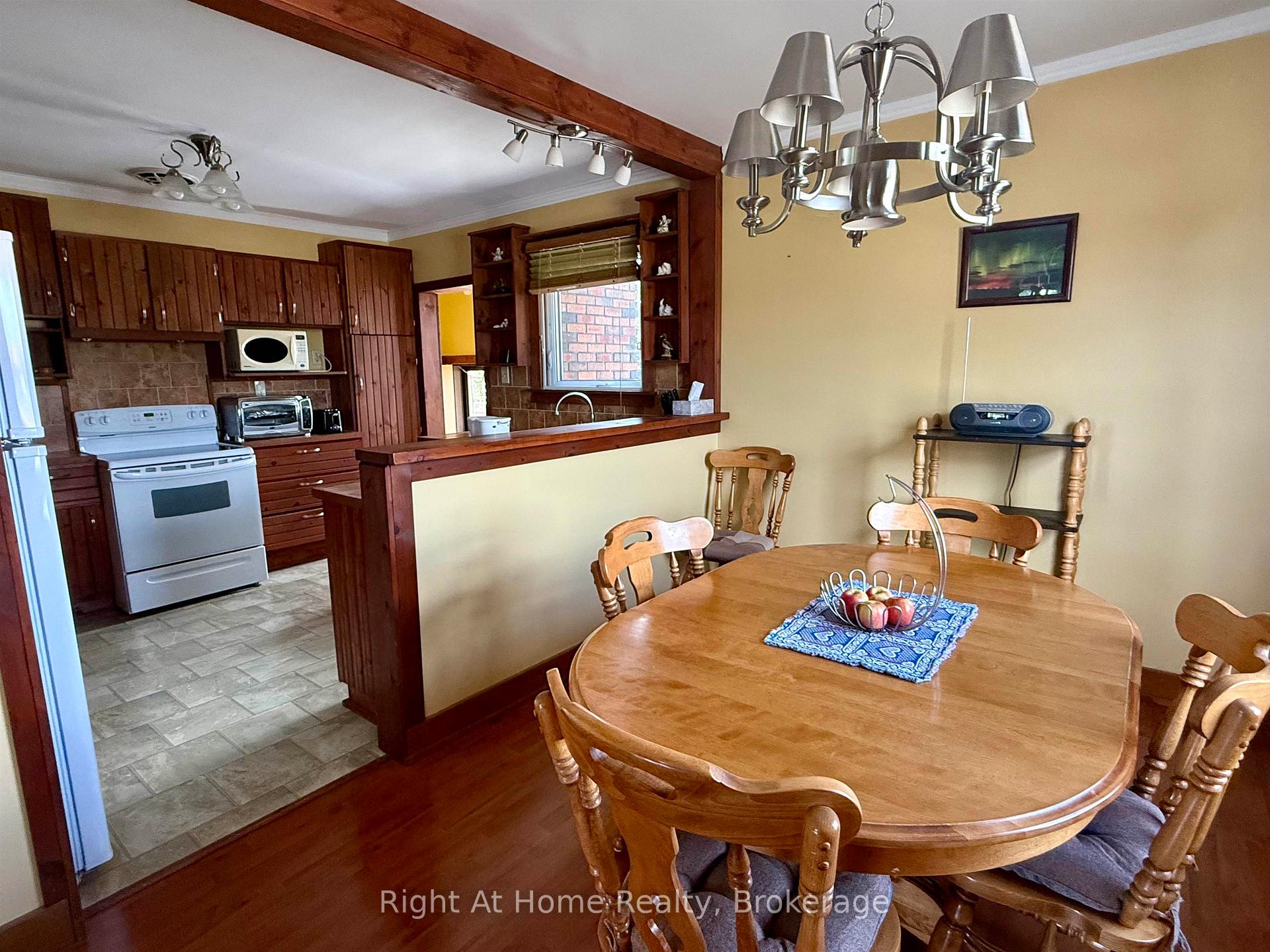 Photo 7 of 701 Sprague Street, Thunder Bay, Westfort — HOMEH