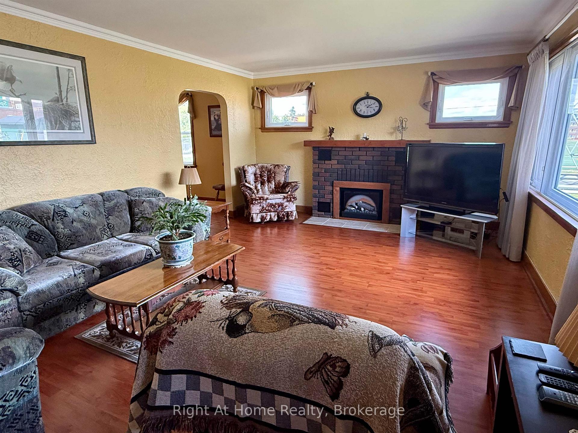 Photo 16 of 701 Sprague Street, Thunder Bay, Westfort — HOMEH