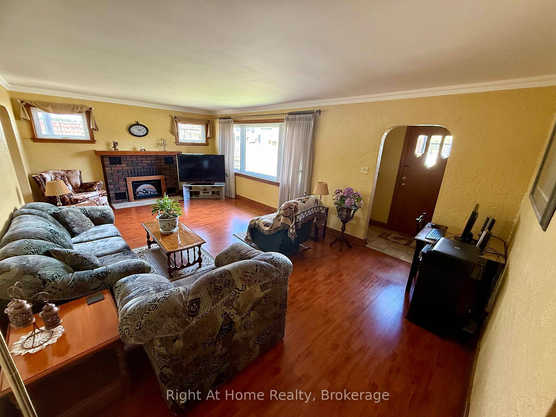 Photo 18 of 701 Sprague Street, Thunder Bay, Westfort — HOMEH
