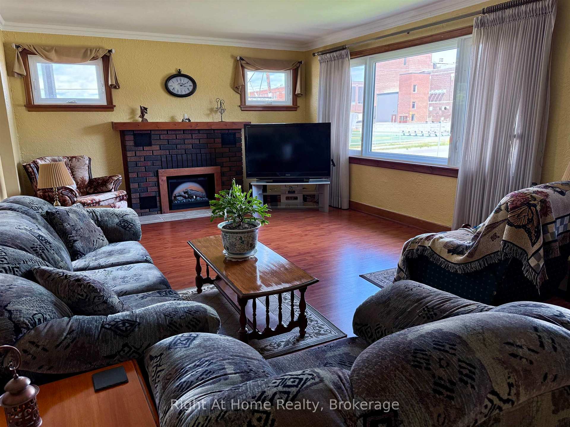 Photo 19 of 701 Sprague Street, Thunder Bay, Westfort — HOMEH