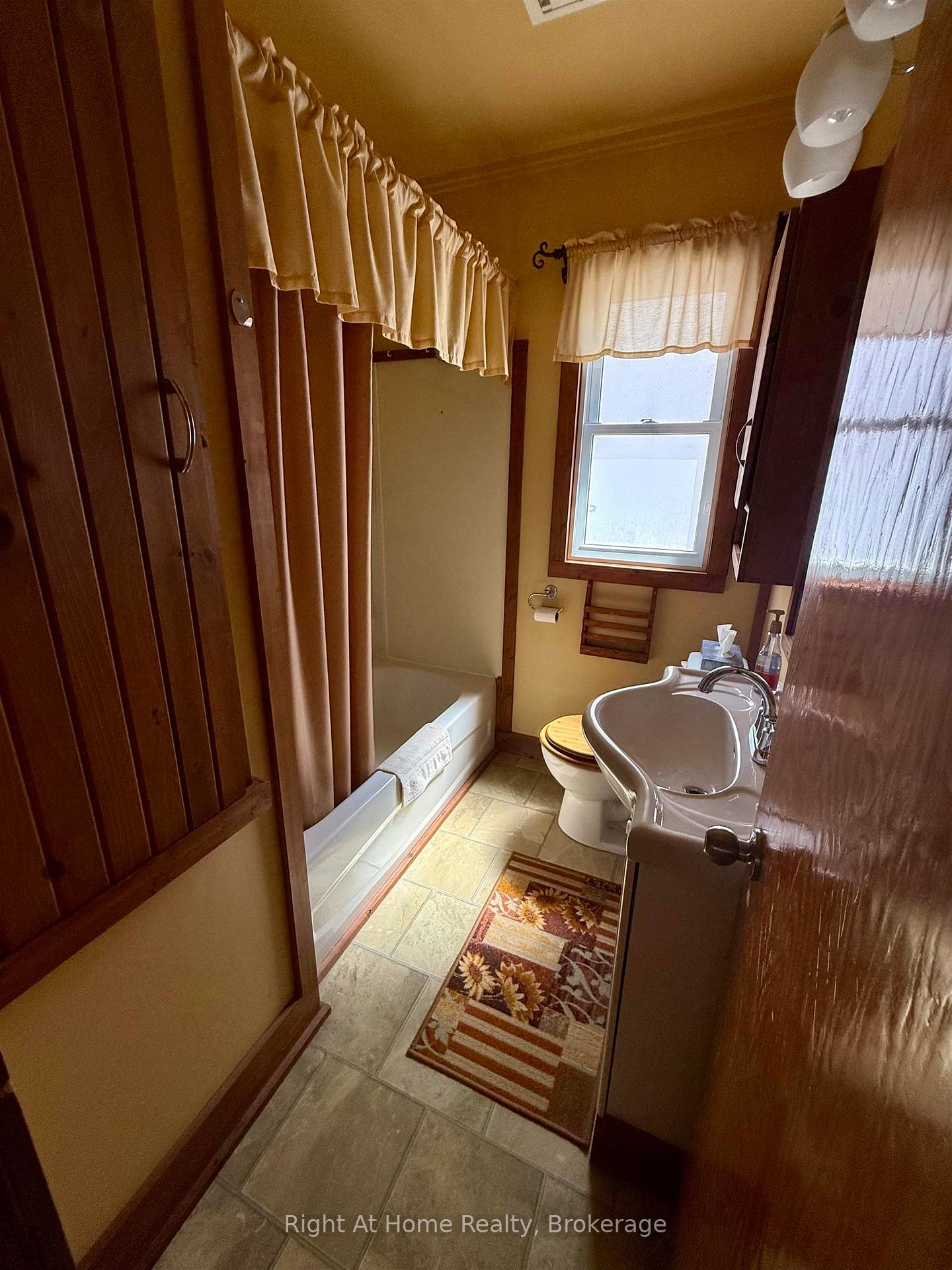 Photo 23 of 701 Sprague Street, Thunder Bay, Westfort — HOMEH