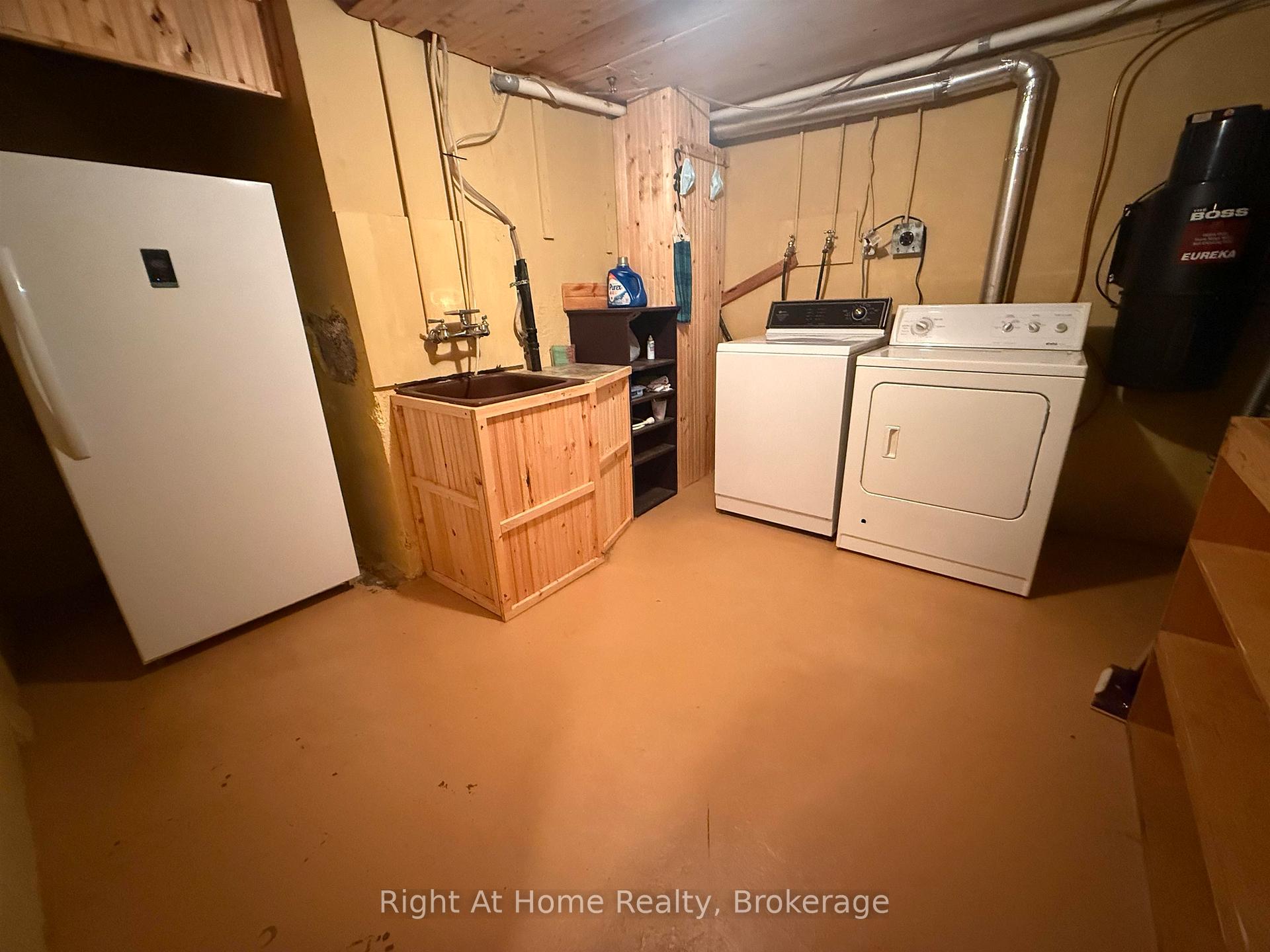Photo 34 of 701 Sprague Street, Thunder Bay, Westfort — HOMEH