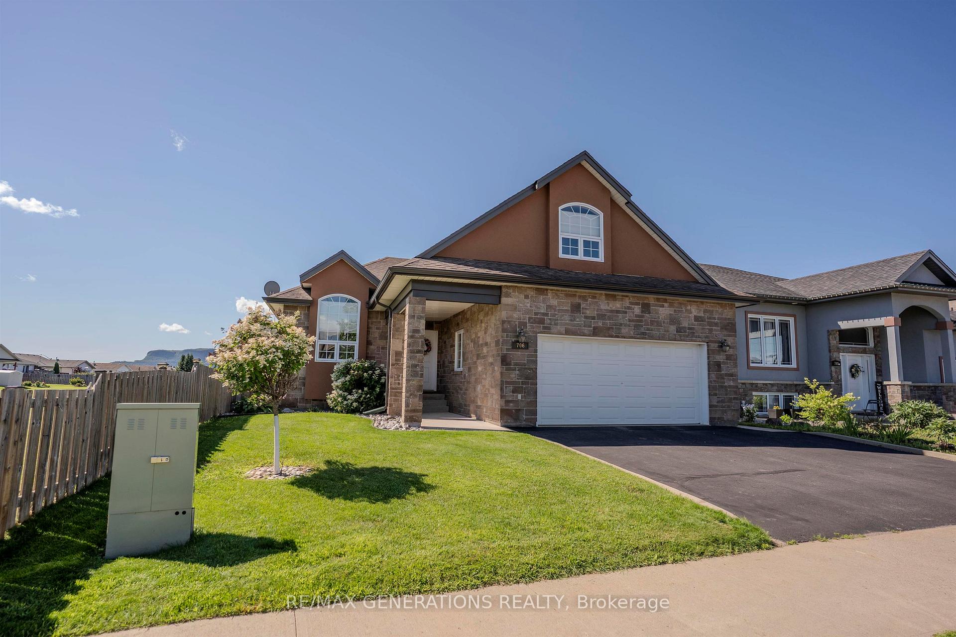 Photo 1 of 706 Weiler Boulevard, Thunder Bay, Parkdale — HOMEH