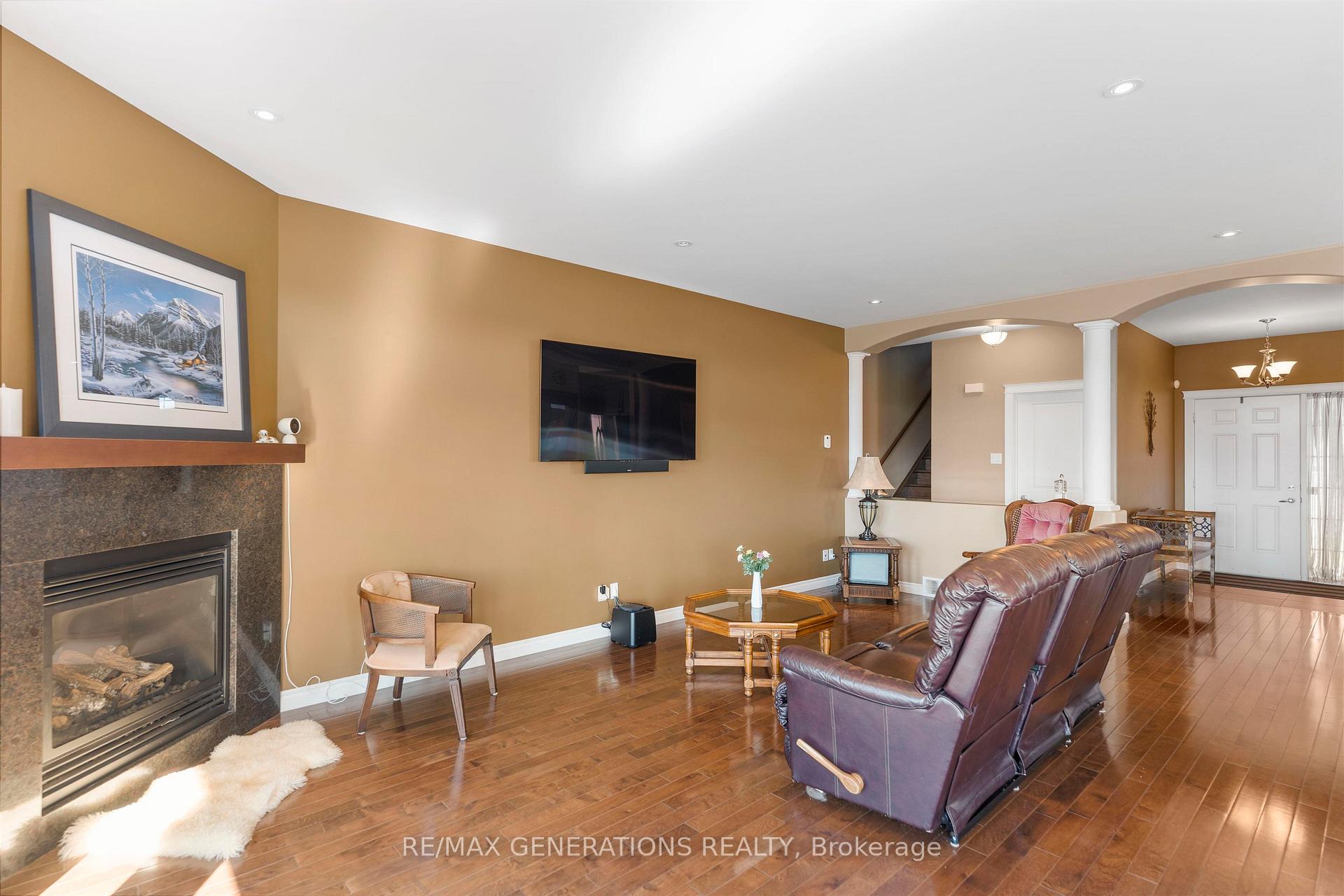 Photo 2 of 706 Weiler Boulevard, Thunder Bay, Parkdale — HOMEH
