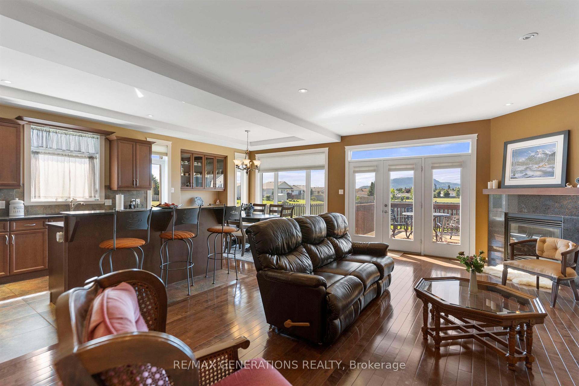 Photo 5 of 706 Weiler Boulevard, Thunder Bay, Parkdale — HOMEH