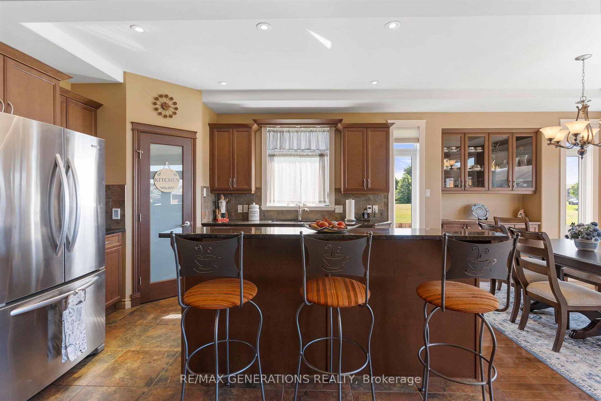 Photo 7 of 706 Weiler Boulevard, Thunder Bay, Parkdale — HOMEH