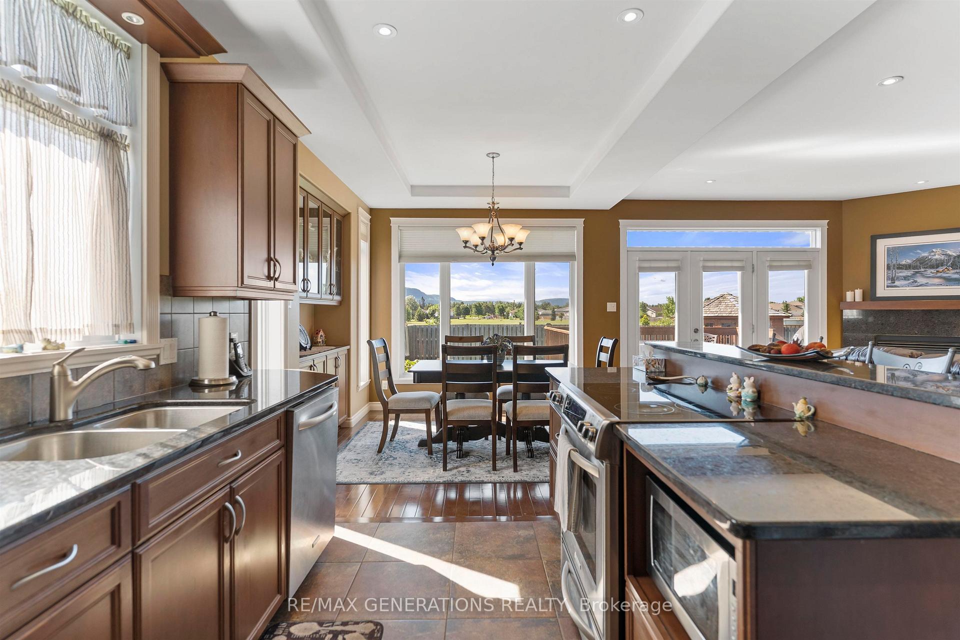 Photo 9 of 706 Weiler Boulevard, Thunder Bay, Parkdale — HOMEH