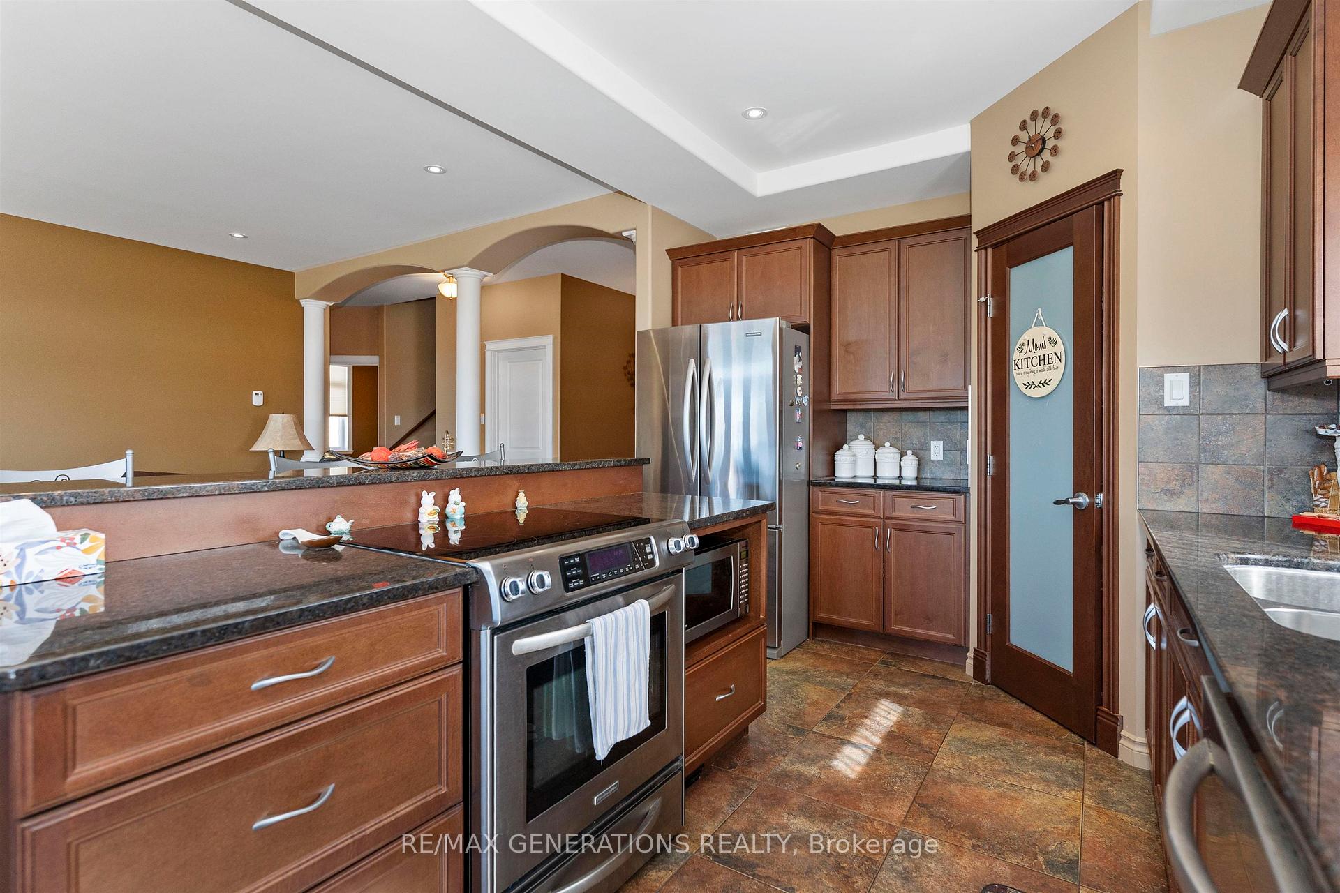 Photo 10 of 706 Weiler Boulevard, Thunder Bay, Parkdale — HOMEH