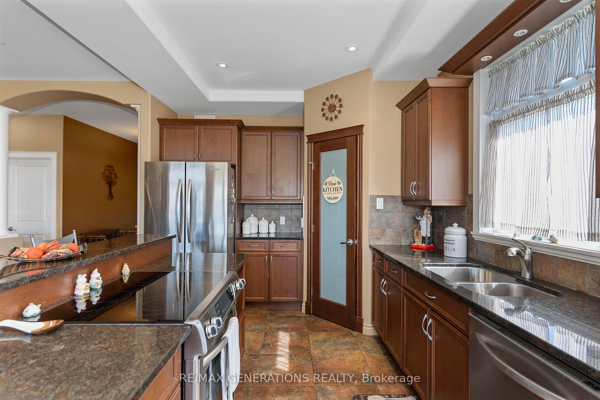 Photo 11 of 706 Weiler Boulevard, Thunder Bay, Parkdale — HOMEH