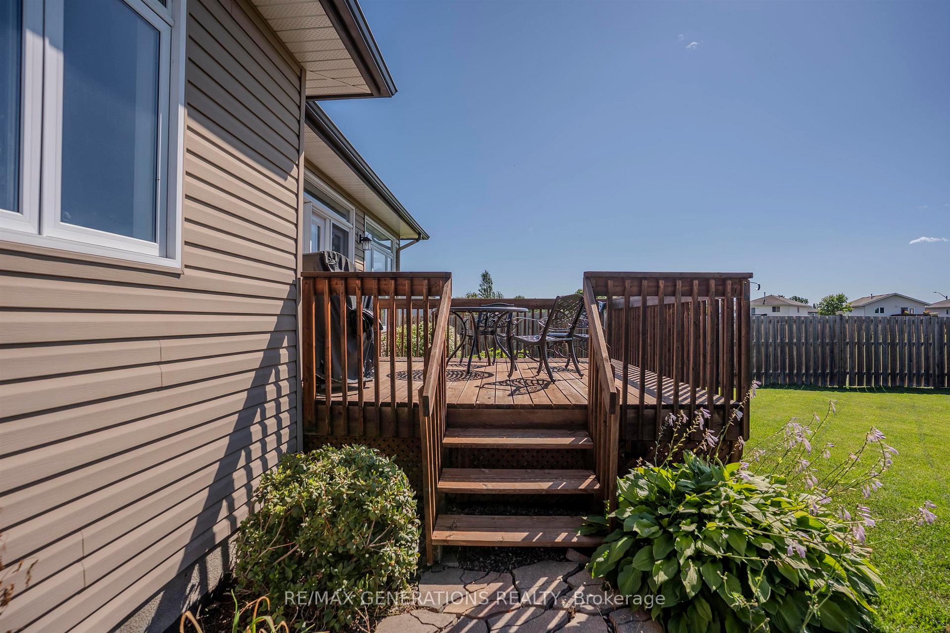 Photo 32 of 706 Weiler Boulevard, Thunder Bay, Parkdale — HOMEH
