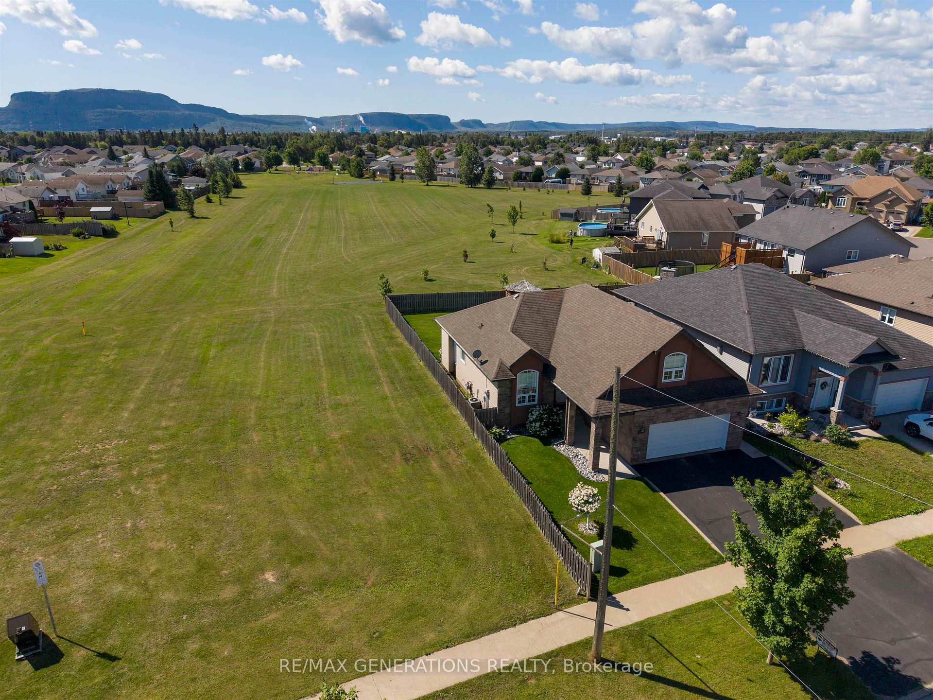 Photo 40 of 706 Weiler Boulevard, Thunder Bay, Parkdale — HOMEH