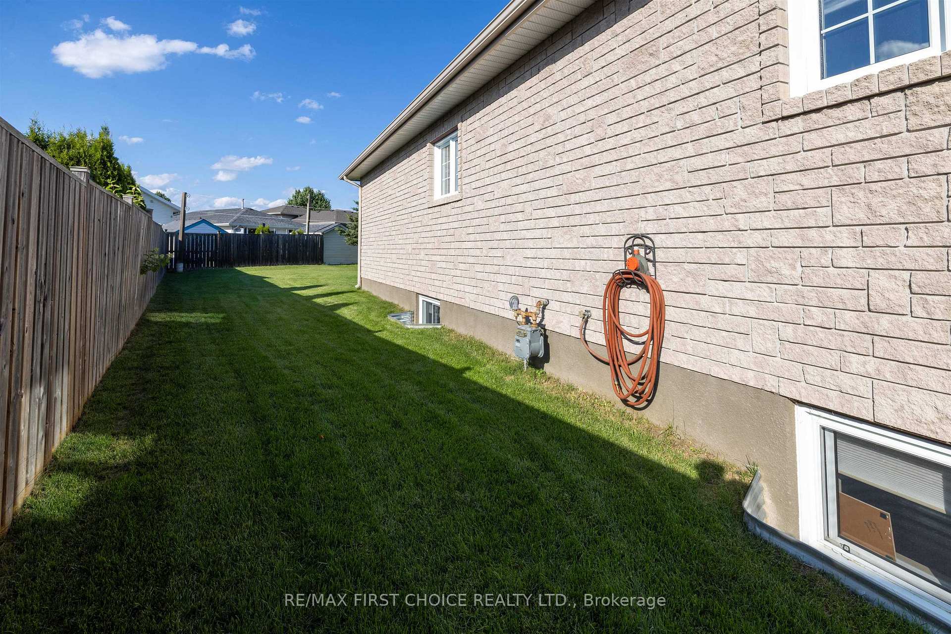 Photo 3 of 132 Wolverine Crescent, Thunder Bay, Parkdale — HOMEH