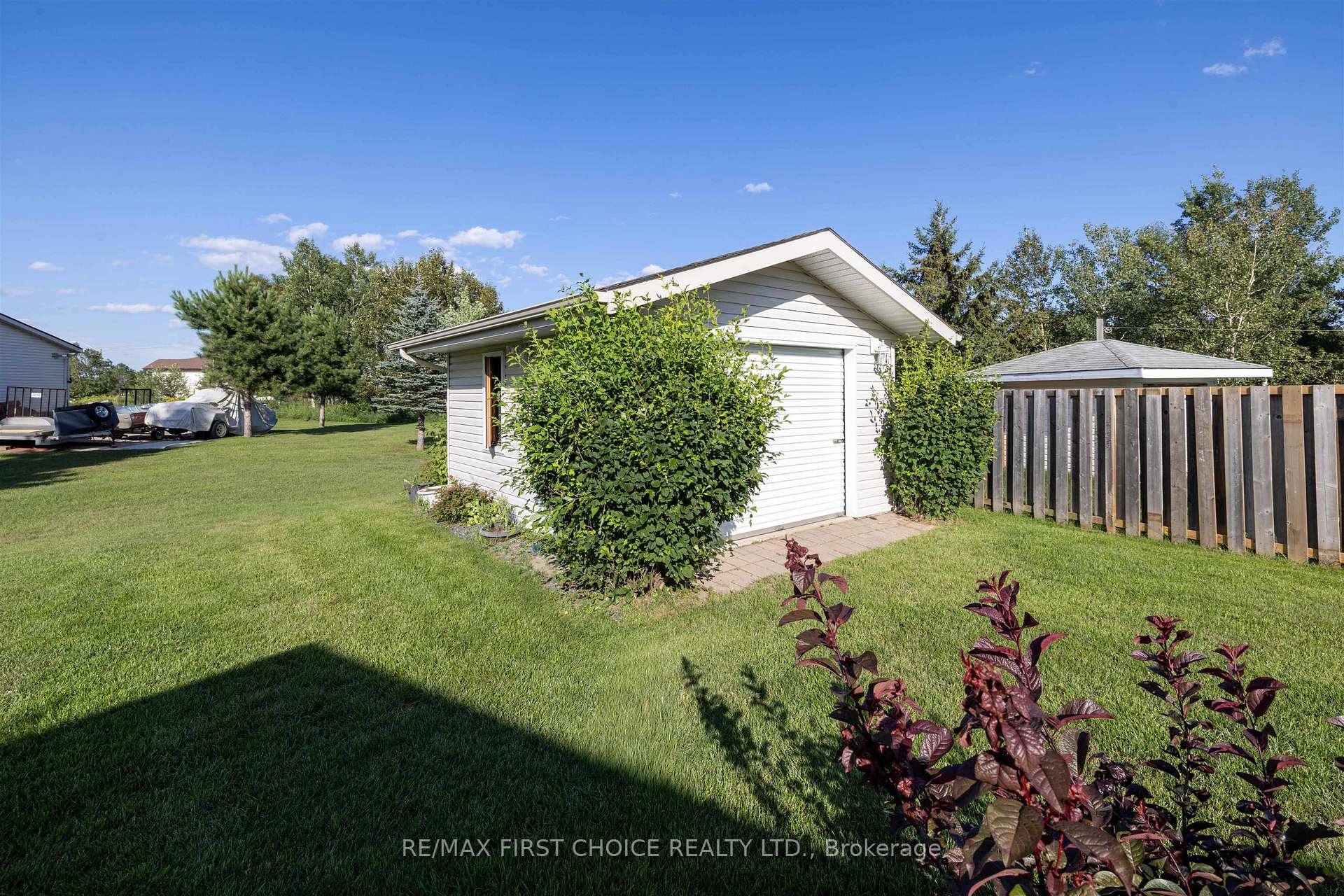 Photo 5 of 132 Wolverine Crescent, Thunder Bay, Parkdale — HOMEH