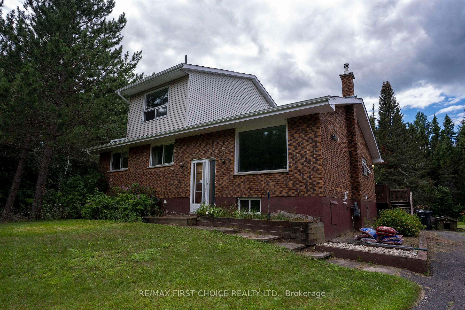 Photo 3 of 521 Onion Lake Road, Thunder Bay, McIntyre North — HOMEH