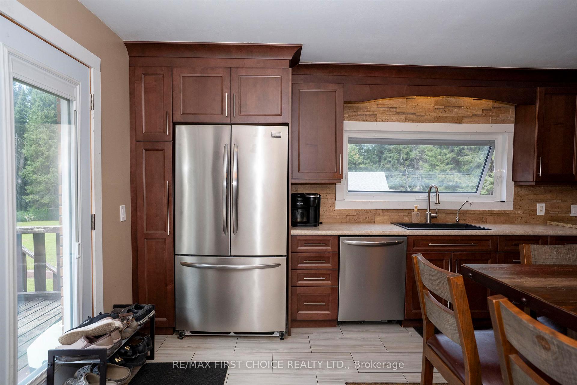 Photo 11 of 521 Onion Lake Road, Thunder Bay, McIntyre North — HOMEH