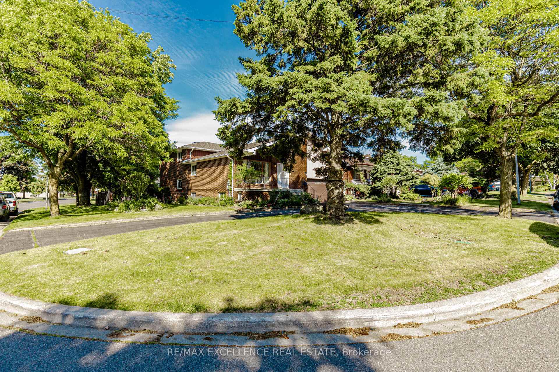 Photo 2 of 15 Maidstone Crescent, Brampton, Central Park — HOMEH