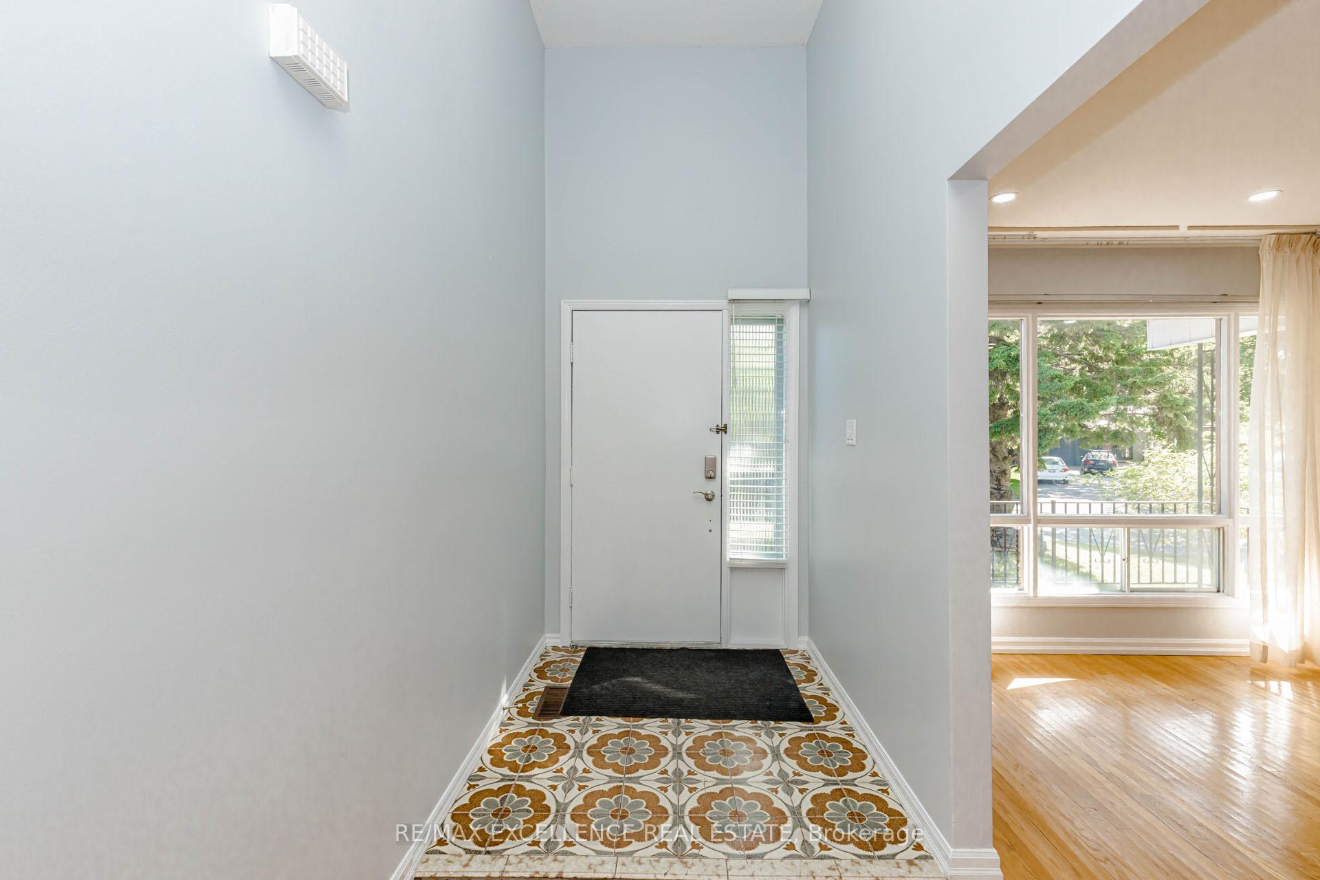 Photo 3 of 15 Maidstone Crescent, Brampton, Central Park — HOMEH
