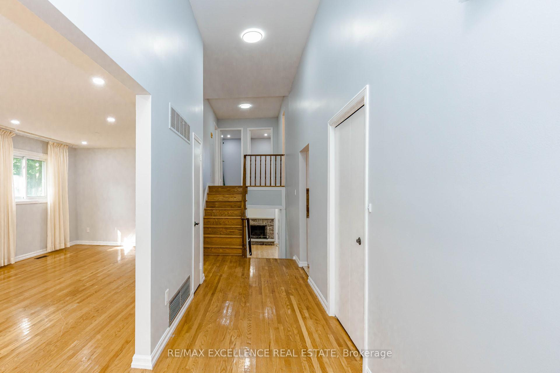 Photo 4 of 15 Maidstone Crescent, Brampton, Central Park — HOMEH