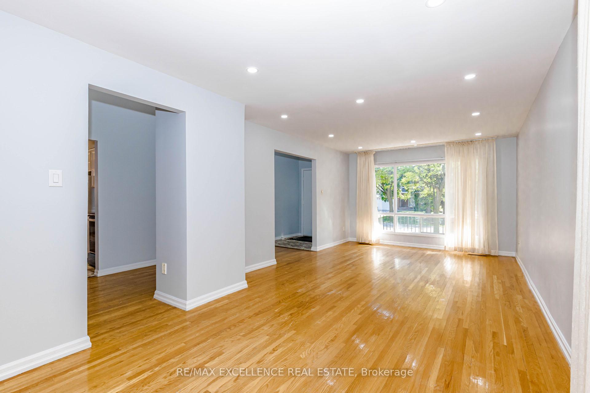 Photo 7 of 15 Maidstone Crescent, Brampton, Central Park — HOMEH