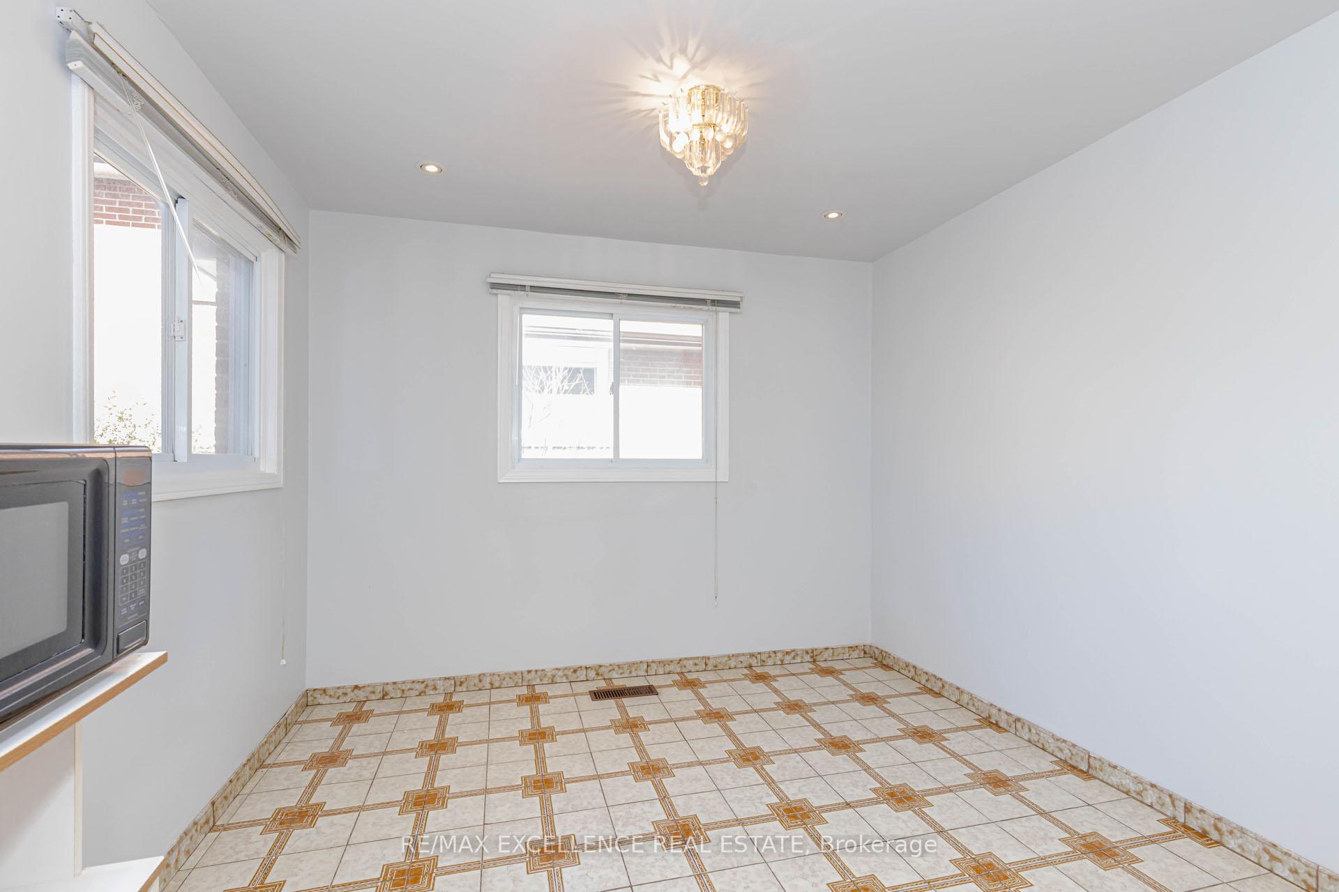 Photo 10 of 15 Maidstone Crescent, Brampton, Central Park — HOMEH